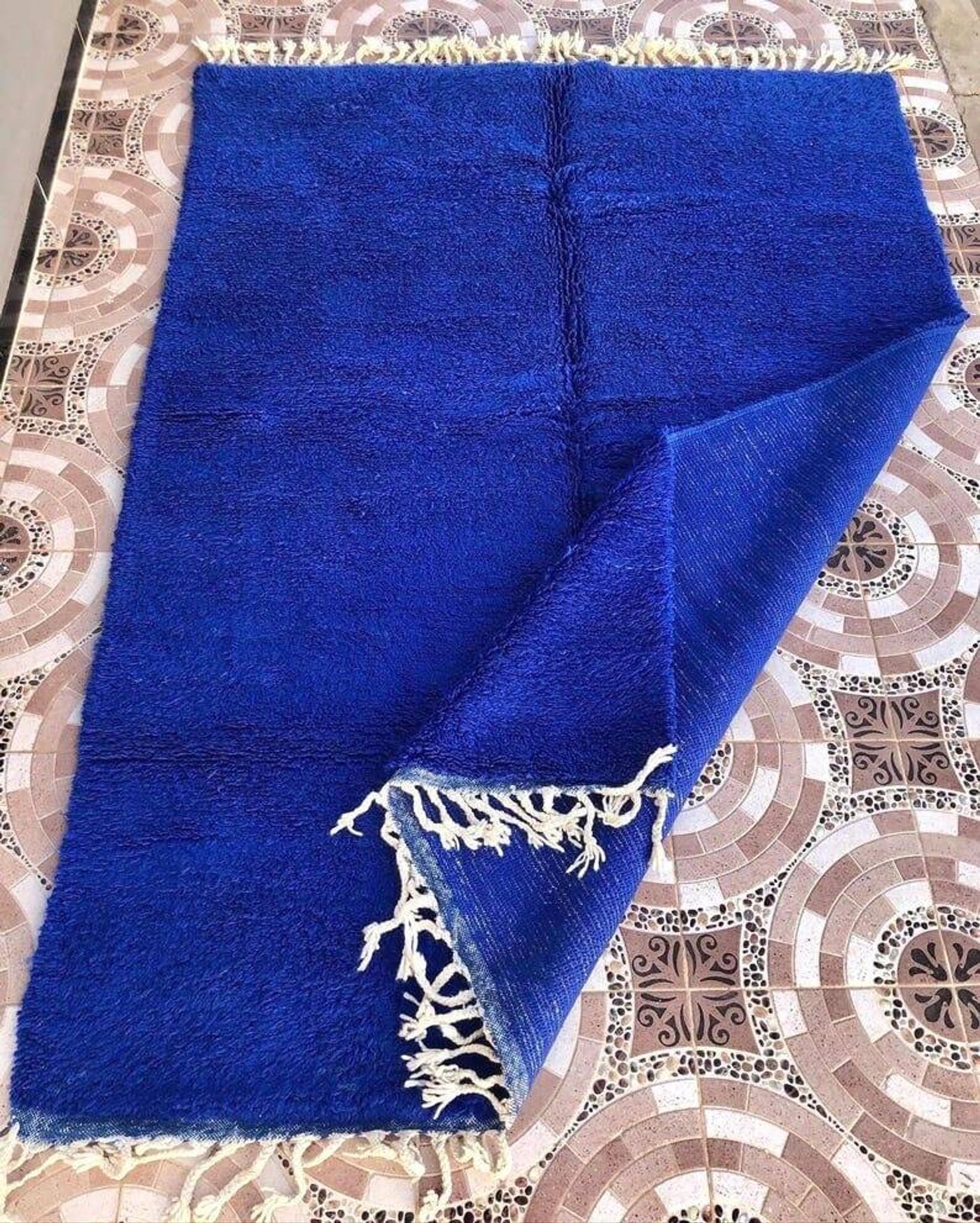 Tapis en laine pure bleu majorelle taille 150 x 250 cm
