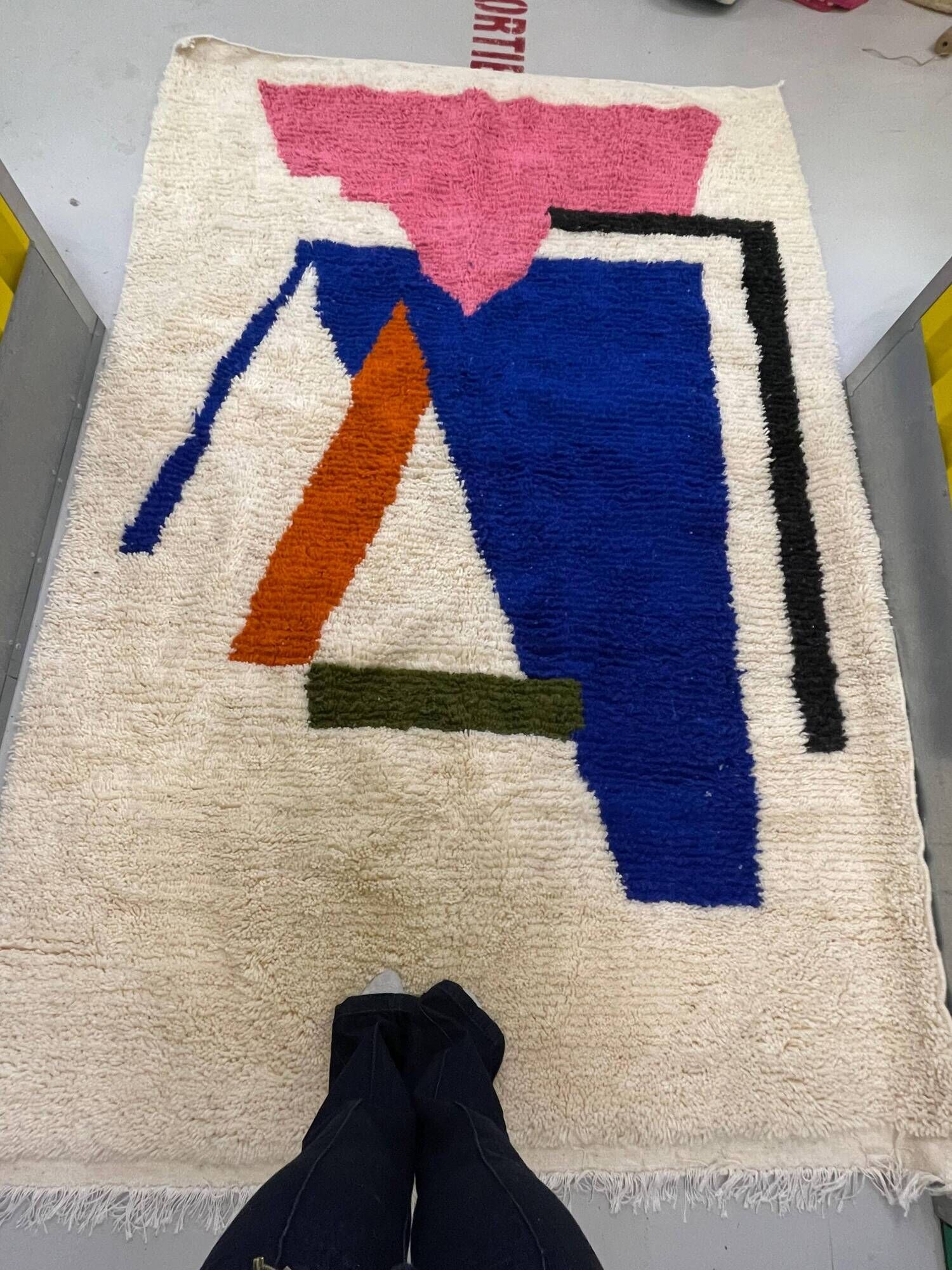 Handmade Berber rug from Morocco – Artisan piece – 164 × 253 cm