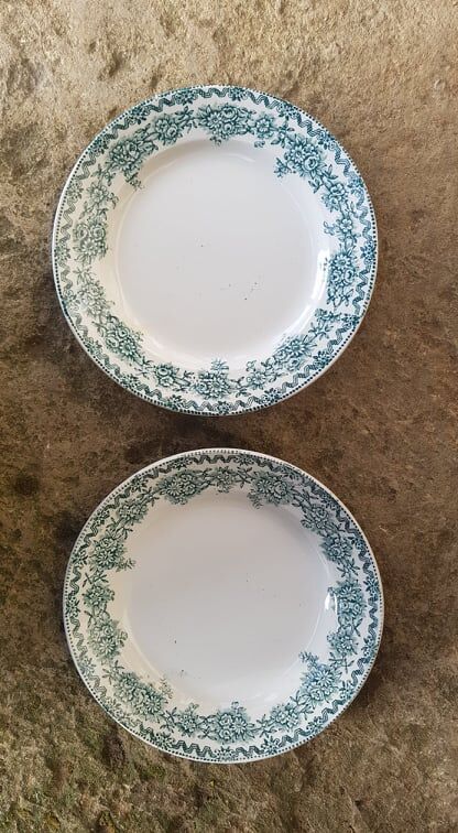 Set of 2 plates in Terre de Fer Saint Amand model Argenton