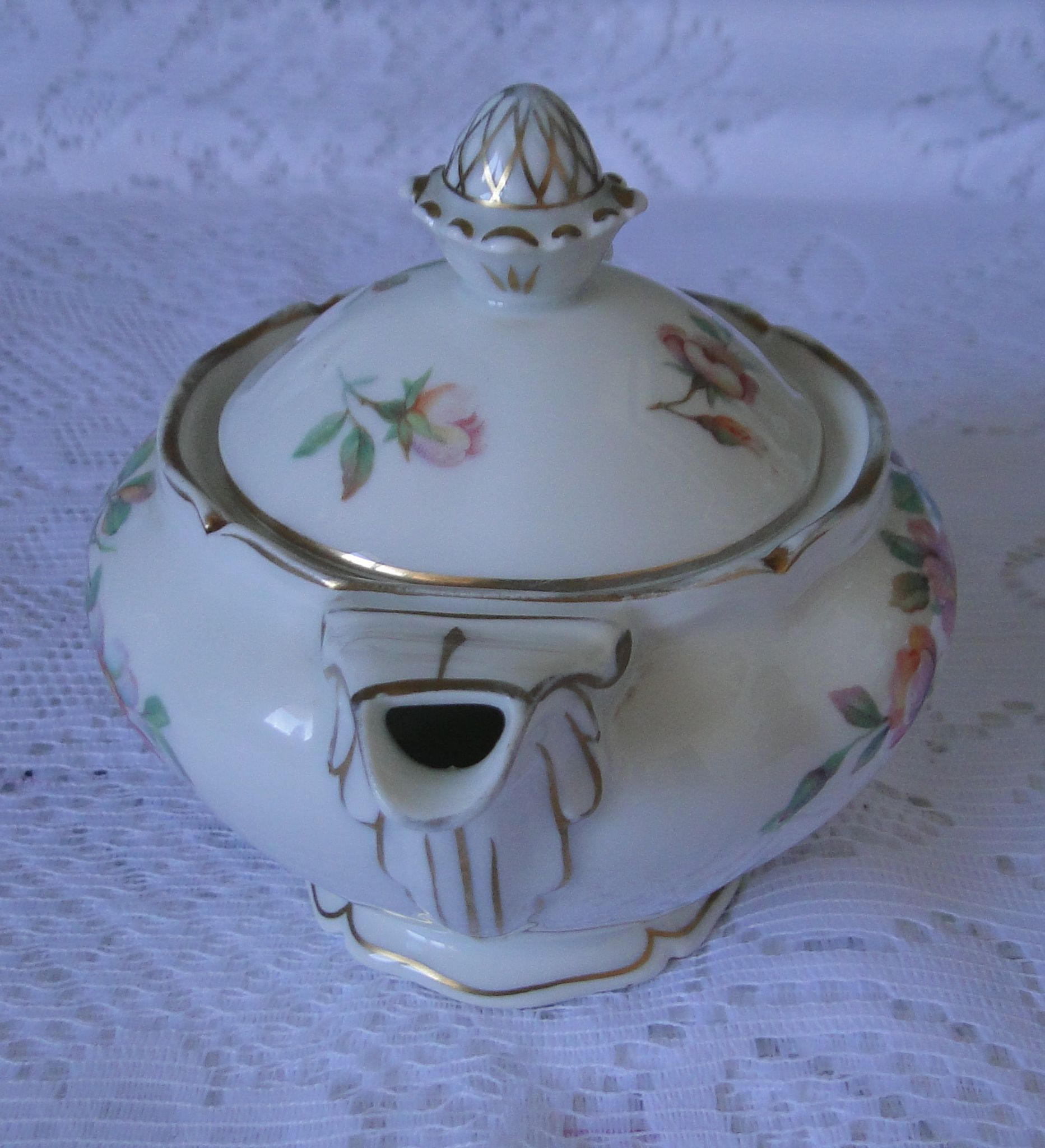 Theière or Porcelain coffee maker Former Royal factory Limoges model Eglantine