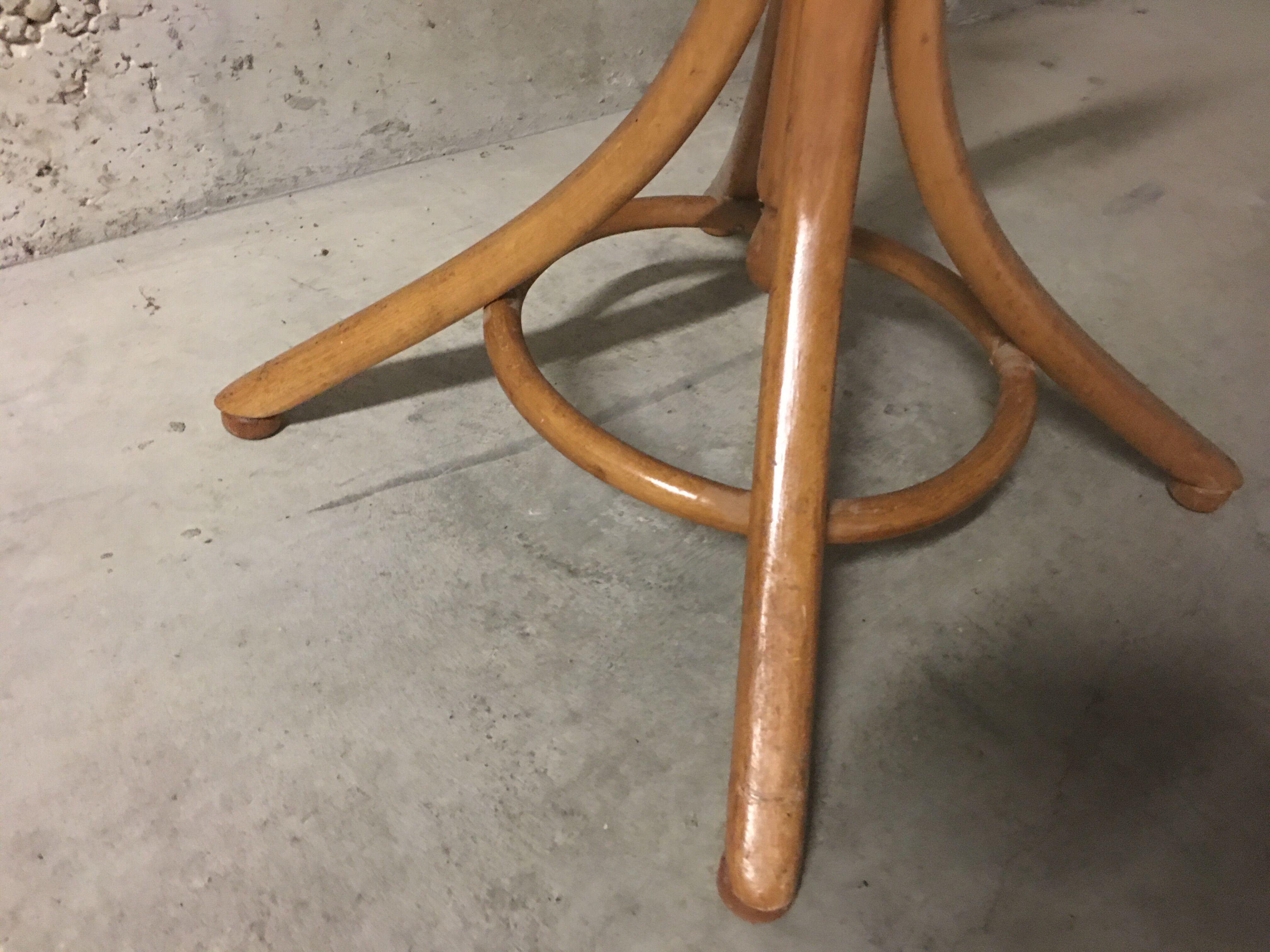 60s parrot coat holder