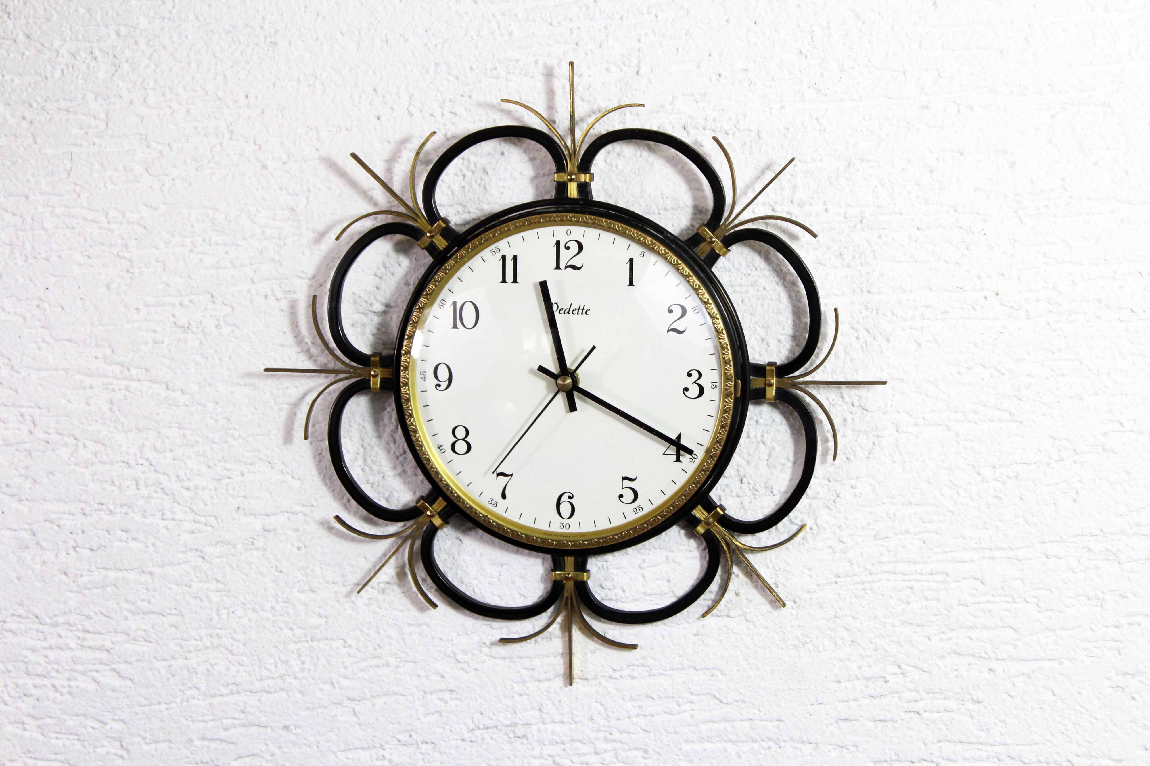 Vintage Featured Clock
