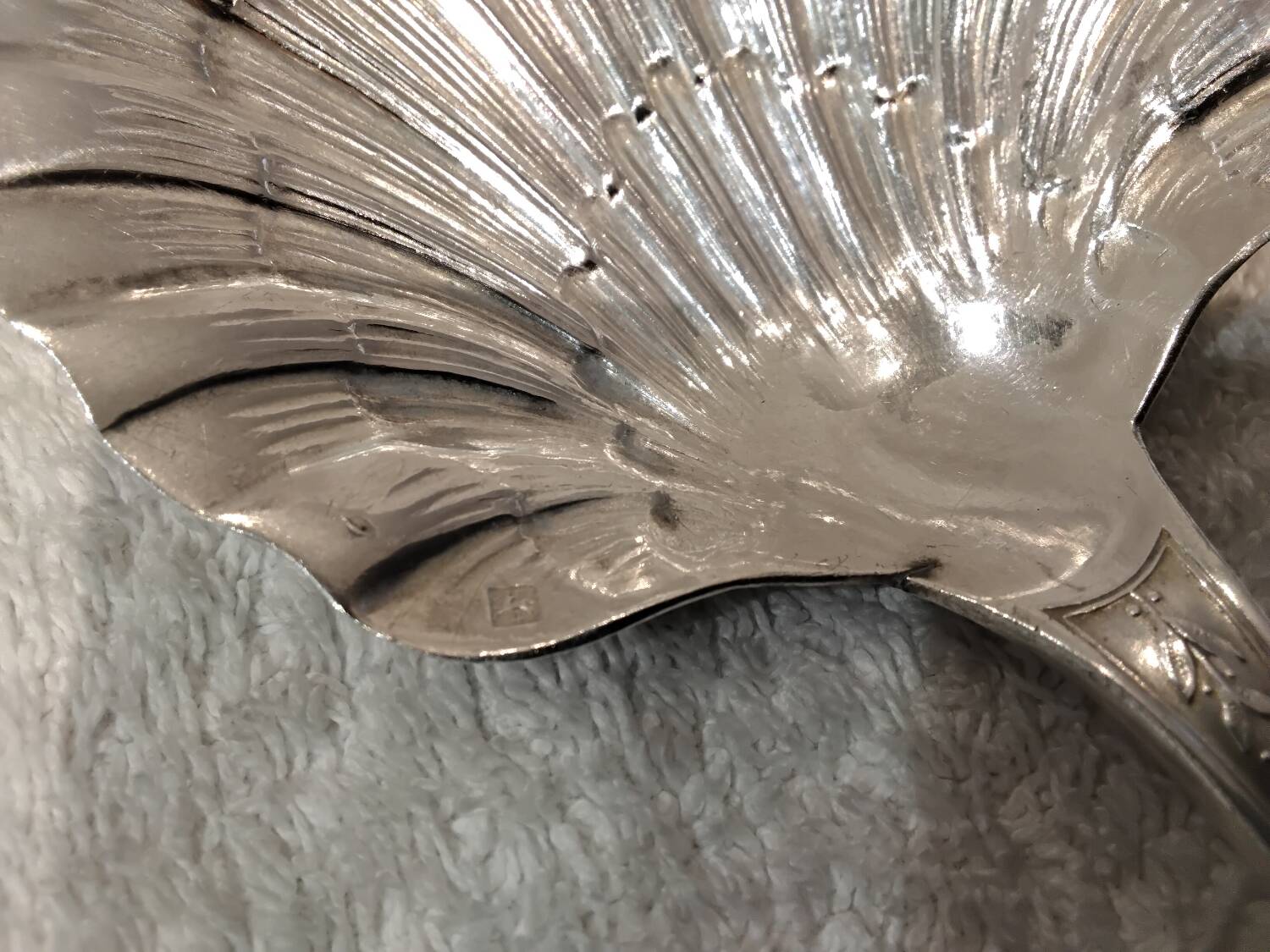 Silver-plated strawberry serving spoon, goldsmith Ercuis, laurels LXVI