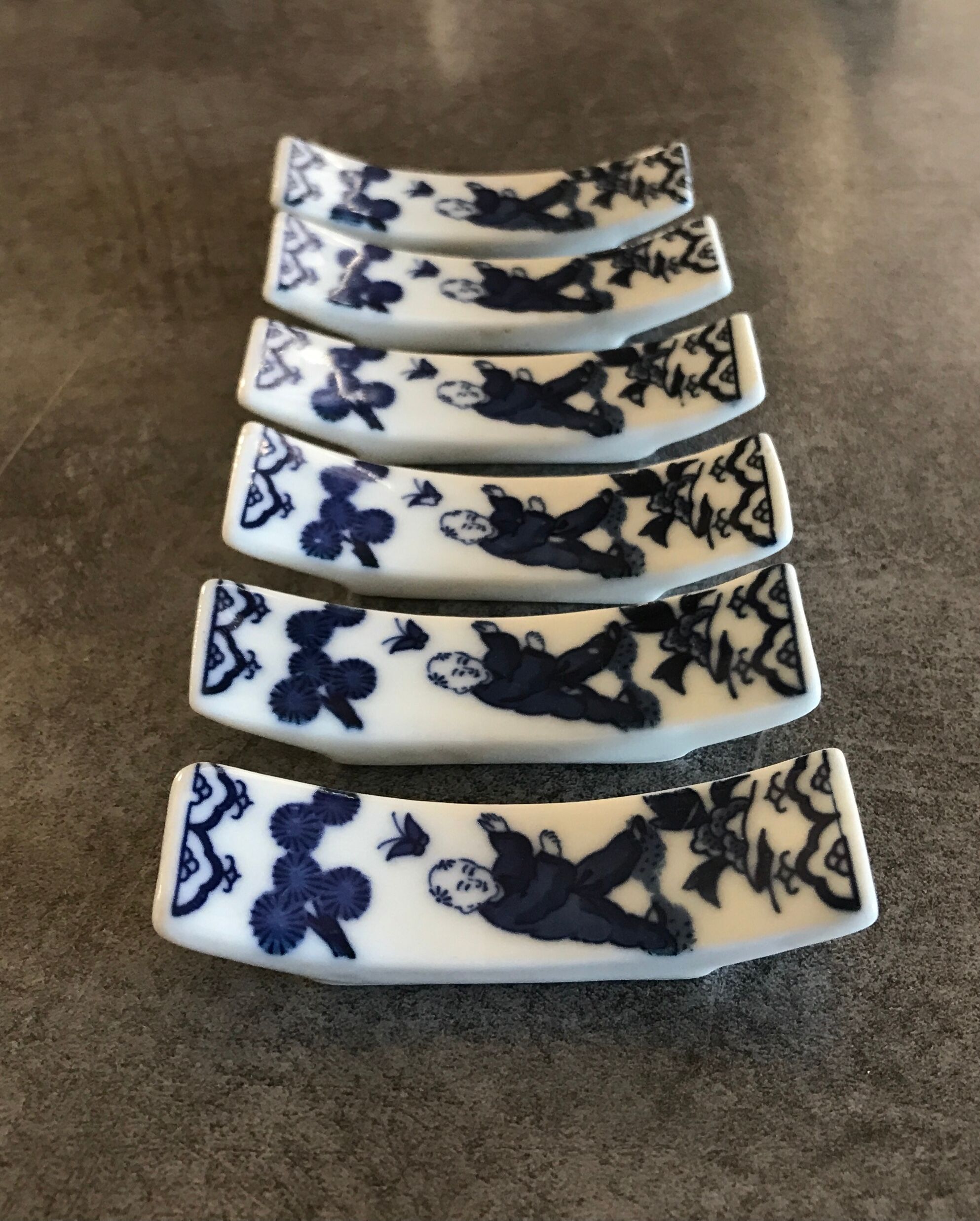 Set of 6 knife holders in asian porcelain