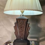 Large Art Deco lamp in V opaque molded glass, 46x33 in its juice,