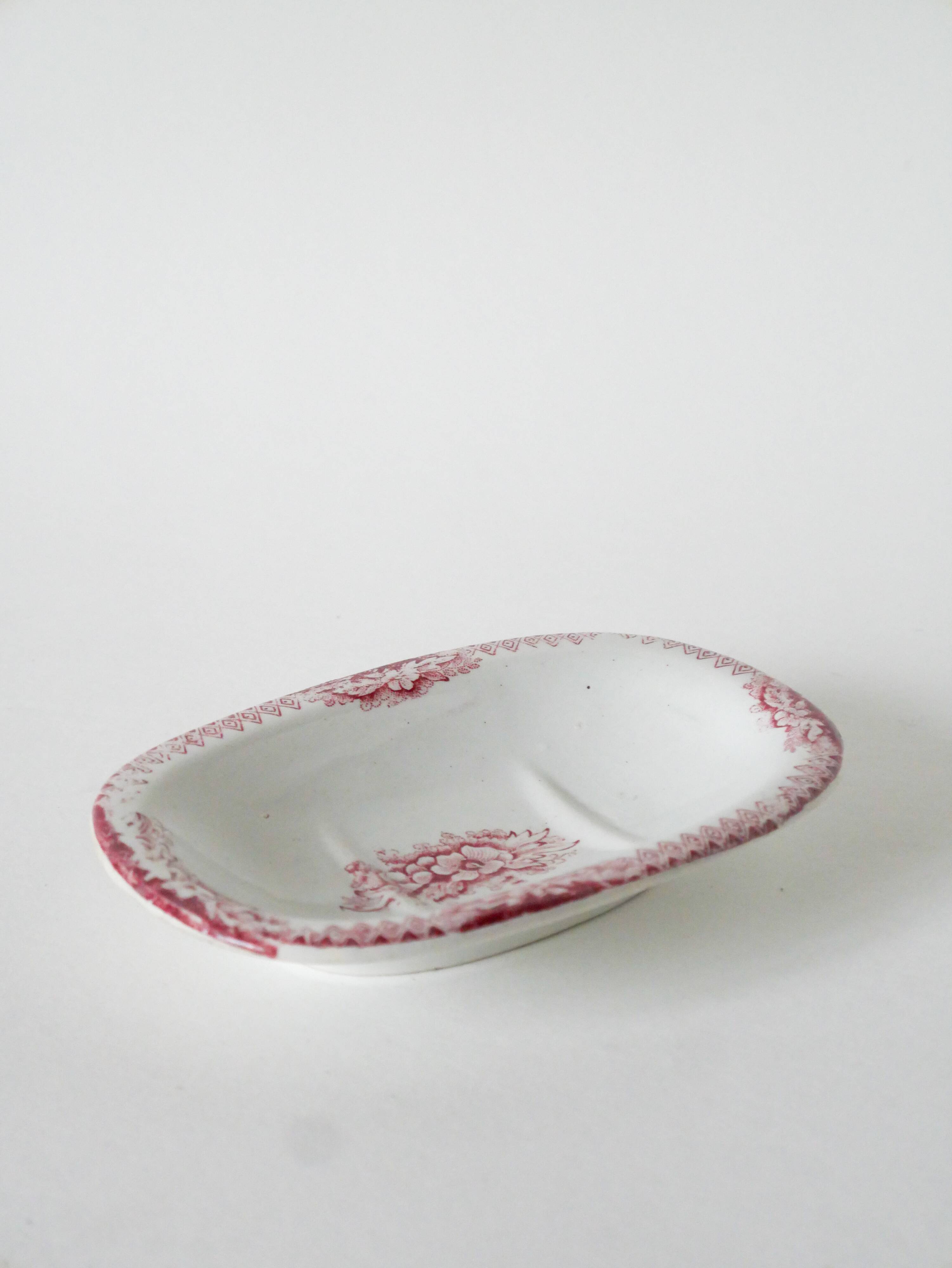 Small soap dish in Iron Earth, Pink, late 19th century