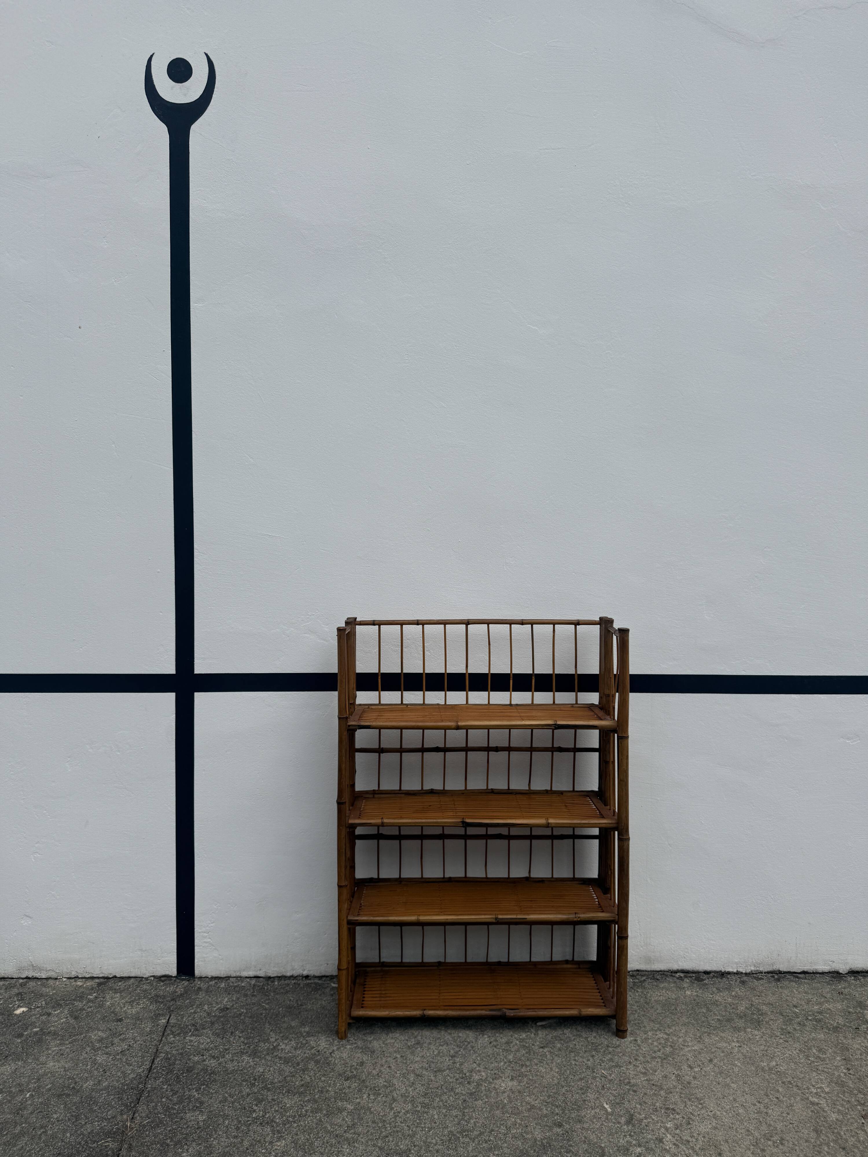 Italian foldable shelf for kitchen utensils in bamboo