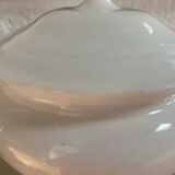 Petite soupière en porcelaine ancienne