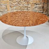 Round table in red marble by Eero Saarinen for Knoll