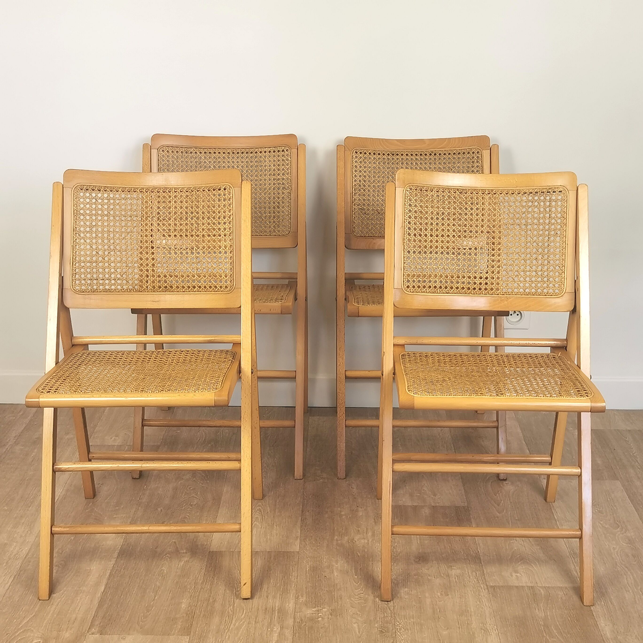 Chaises pliantes cannées
