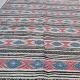 Tapis blanc à motifs multicolores fait main 200x110cm