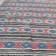 Tapis blanc à motifs multicolores fait main 200x110cm
