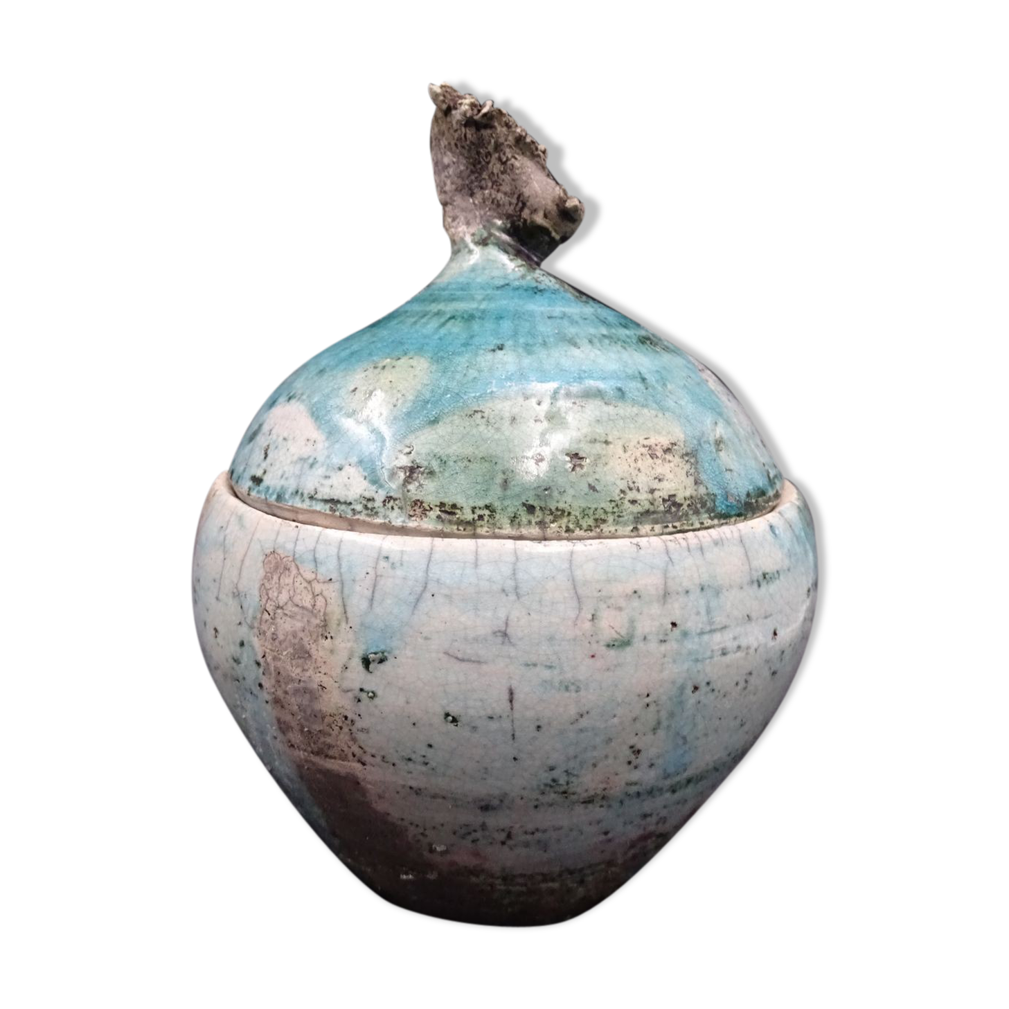 Boite en raku moderne signée, joli prise brutaliste et couleurs superbes