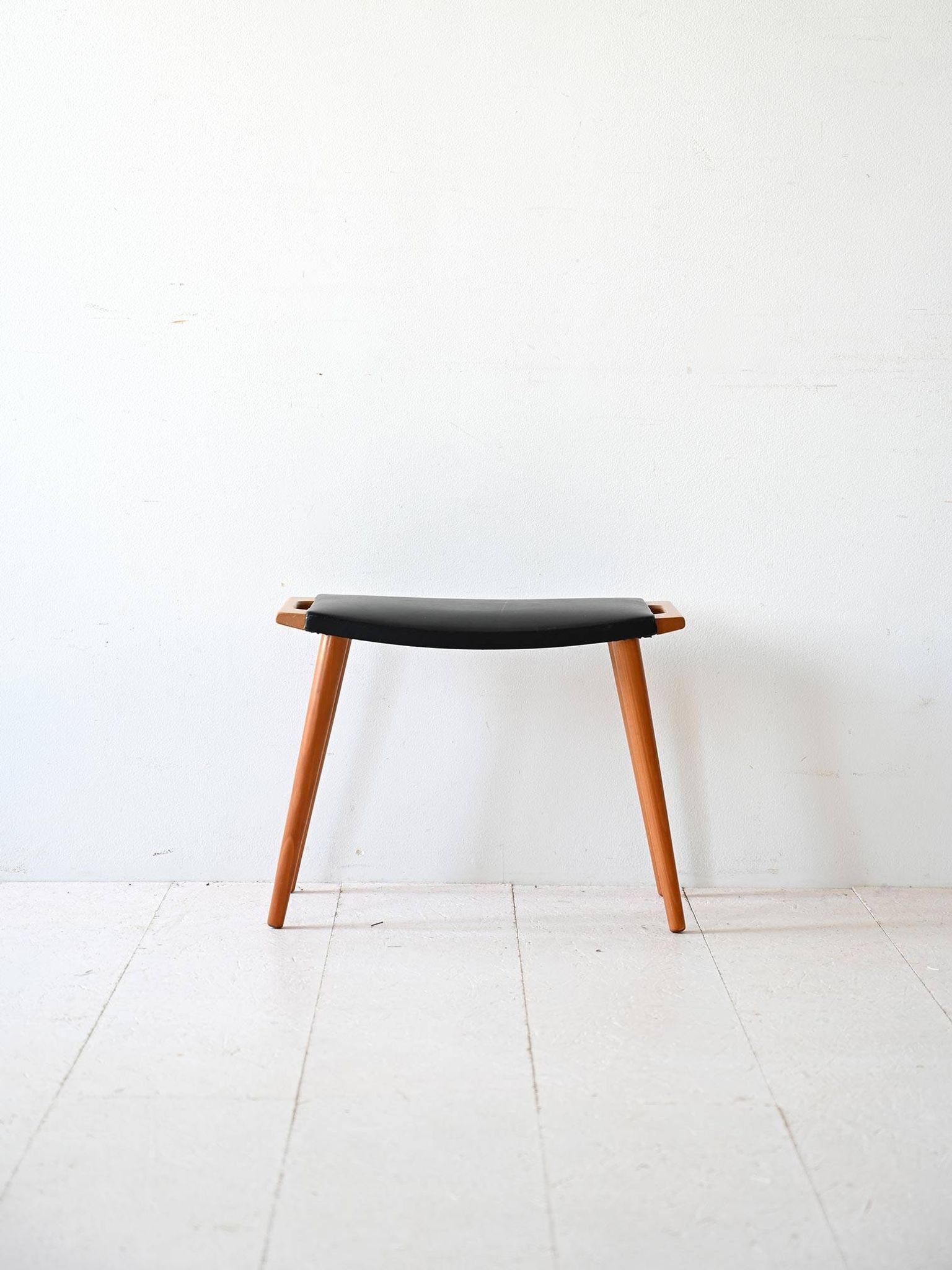 Tabouret vintage en bois et cuir