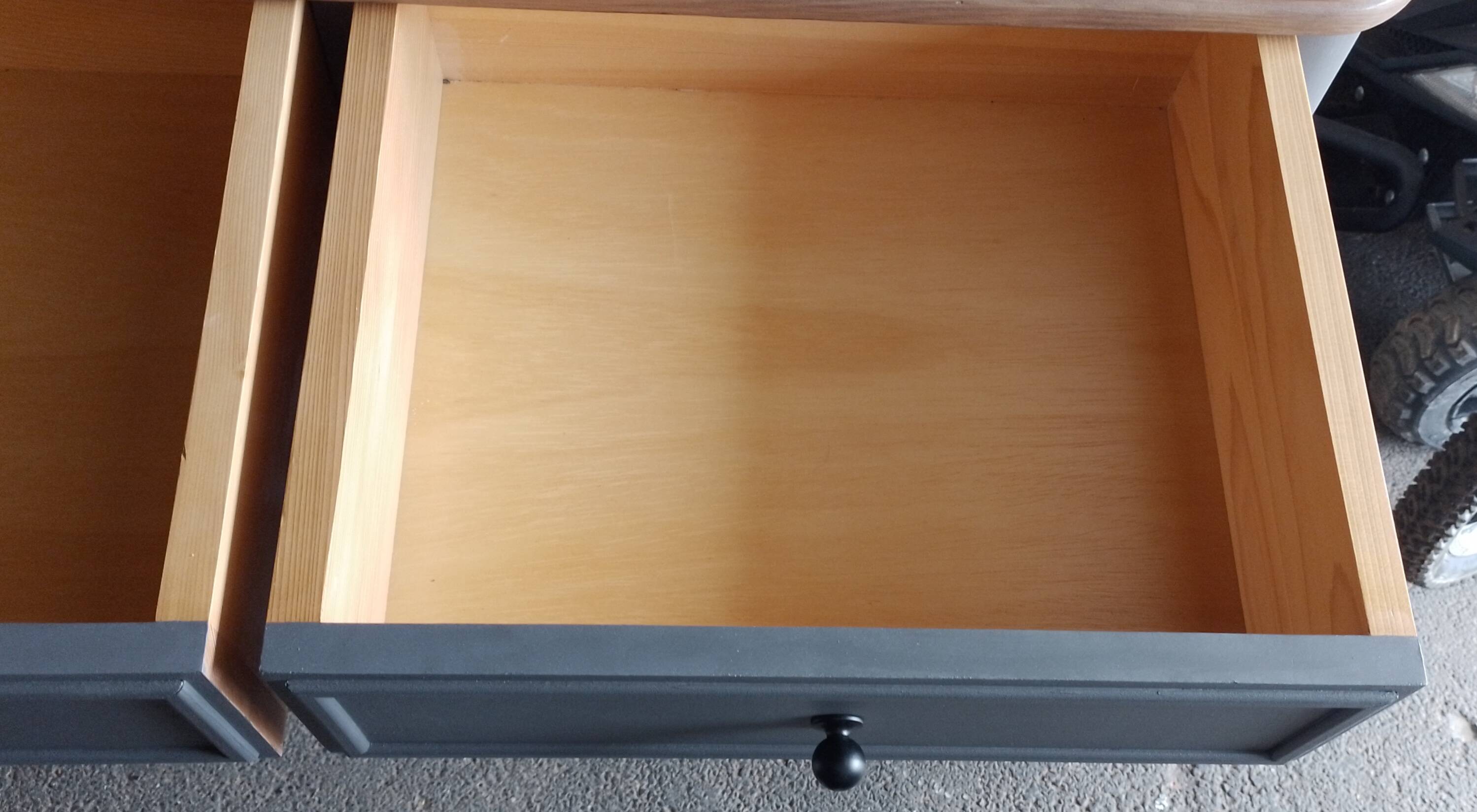 Chest of drawers with large drawers