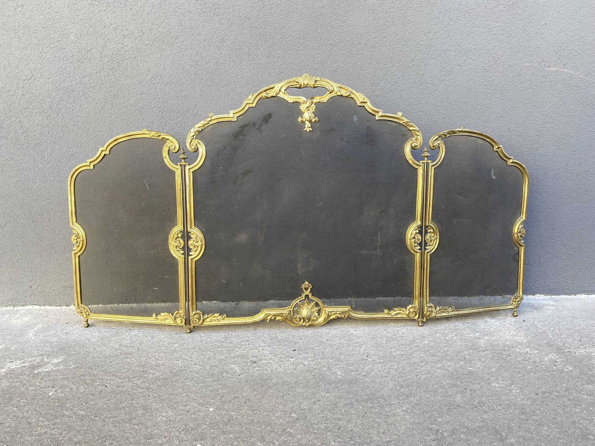 19th century fireplace fire guard by Bouhon Frères in bronze, French spark guard 1880
