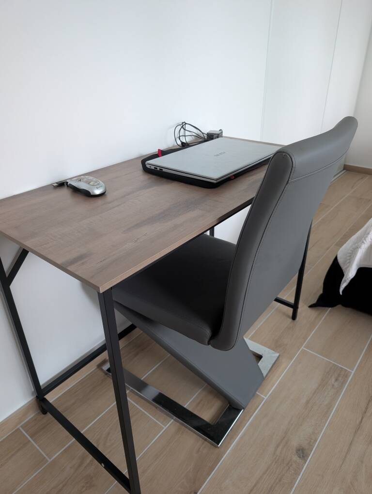 Un lot de 6 chaises design