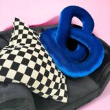 Velvet link cushion