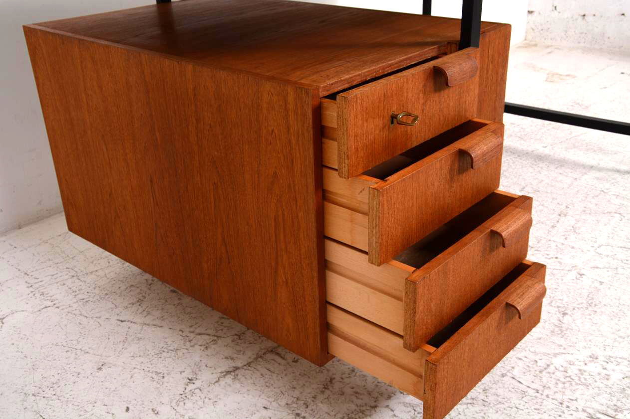 Bureau des années 50 en teck et métal.