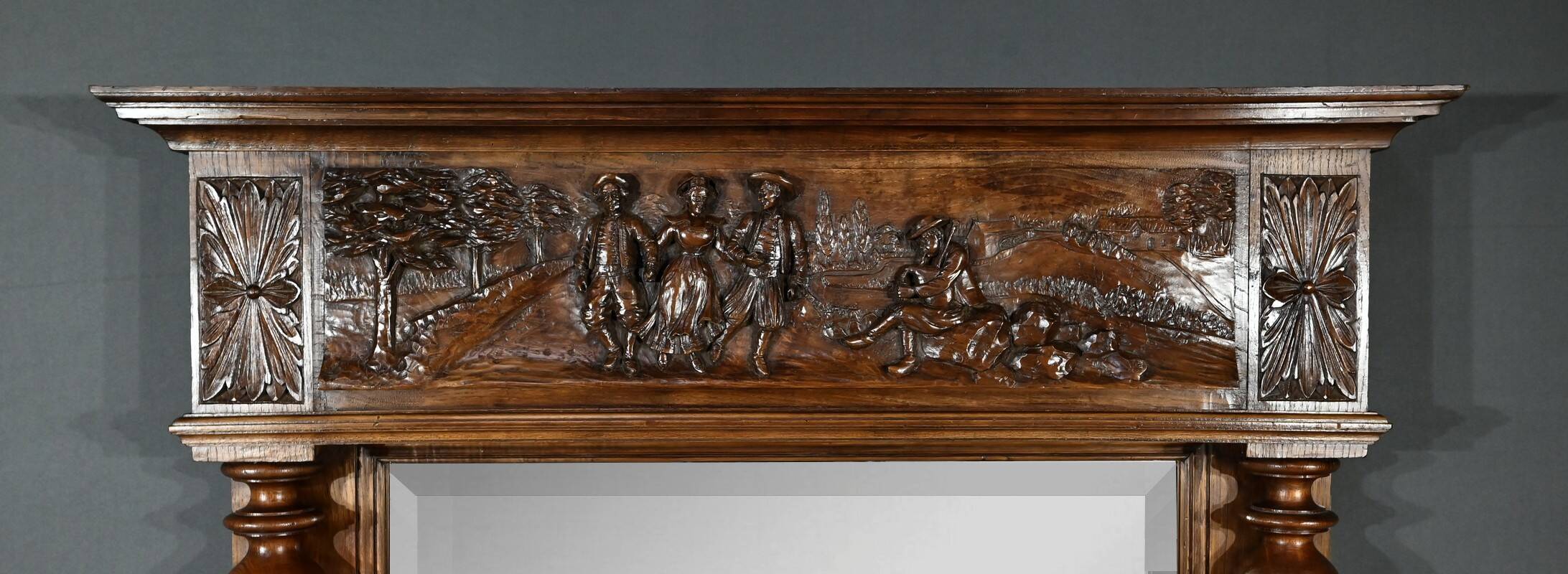 Important Regional Oak Mirror – Early 20th Century