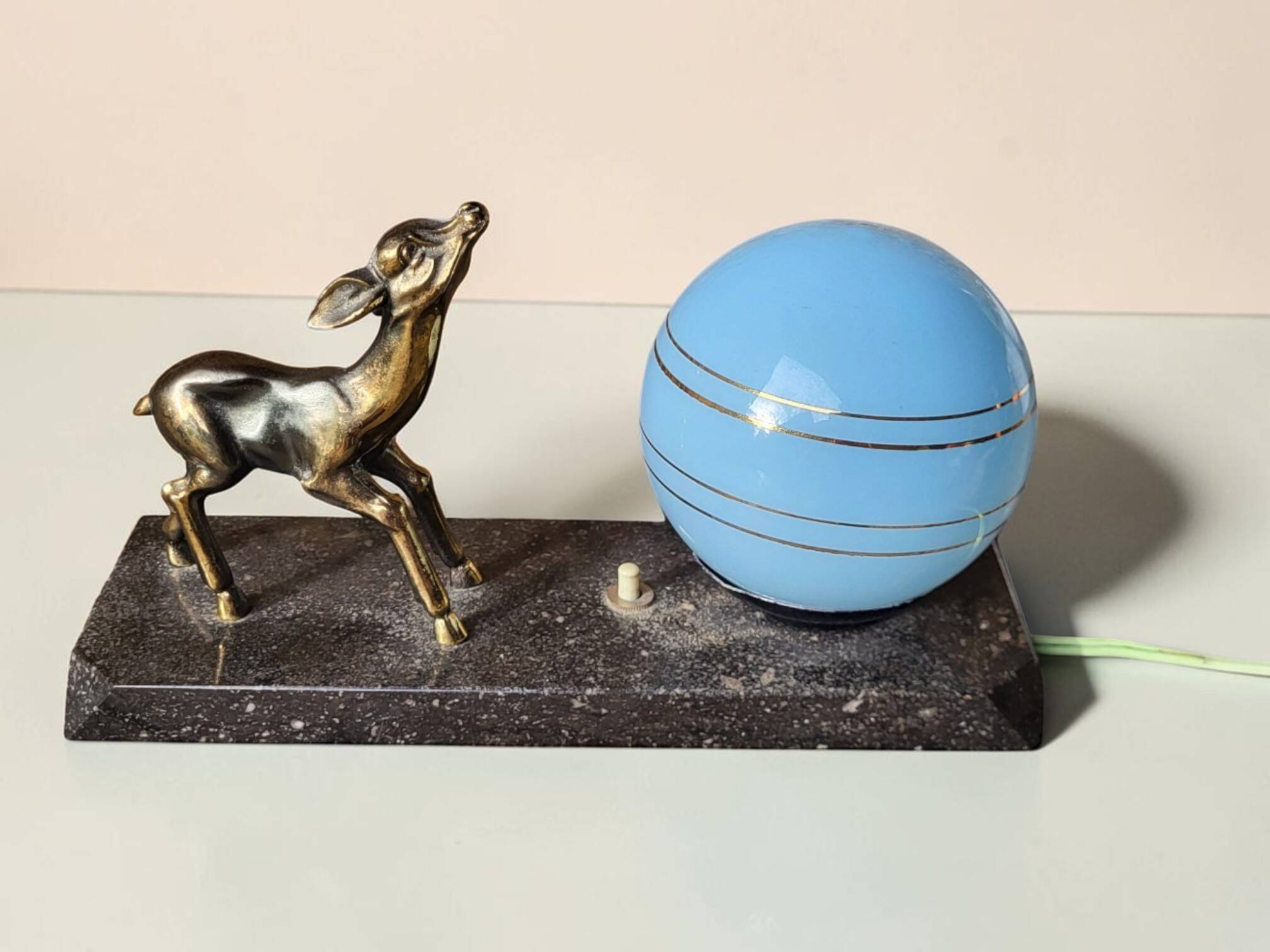 Lampe veilleuse Art Déco au faon, 1930