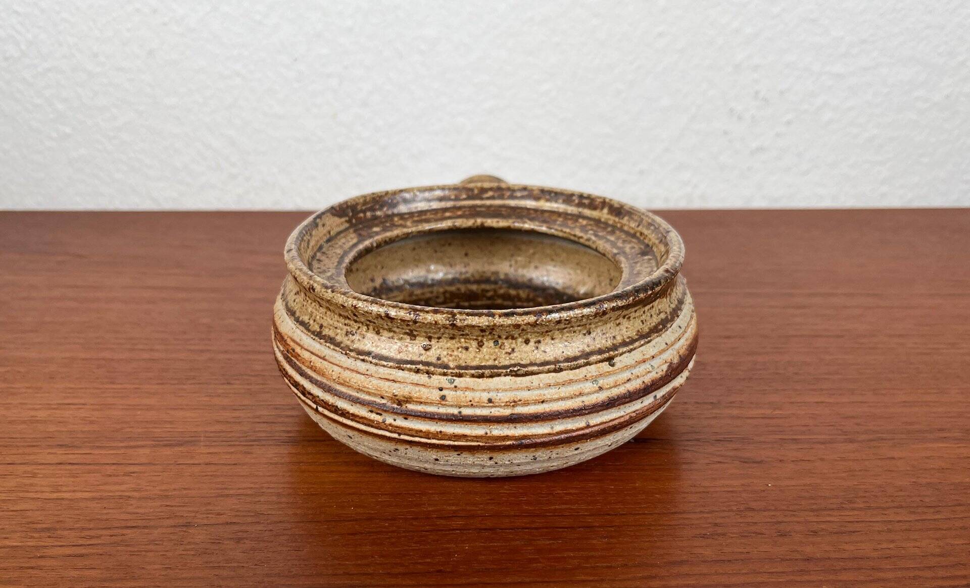 Danish studio pottery bowl from the mid-century by Tue Poulsen for Tue Keramik, 1960s.