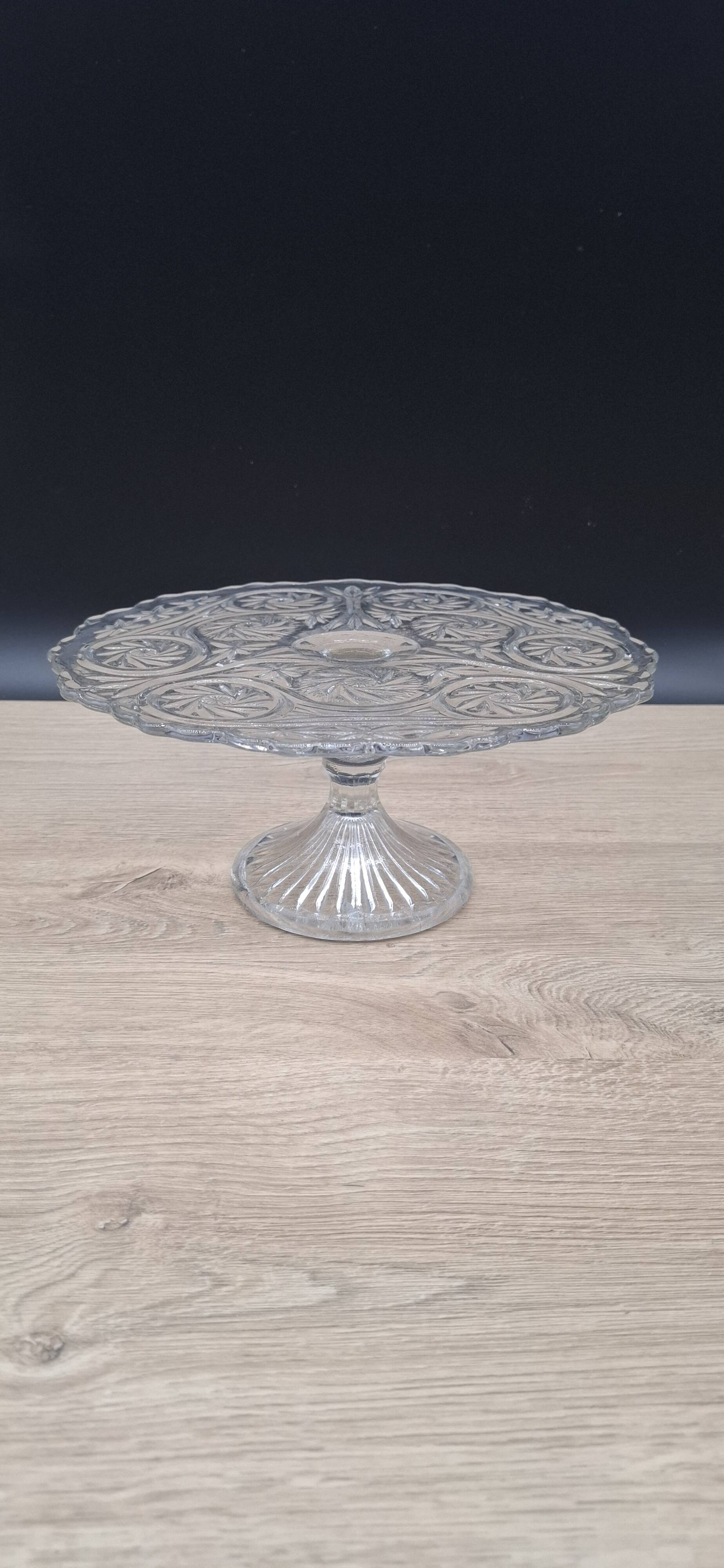 Manage transparent cake pie footed dish