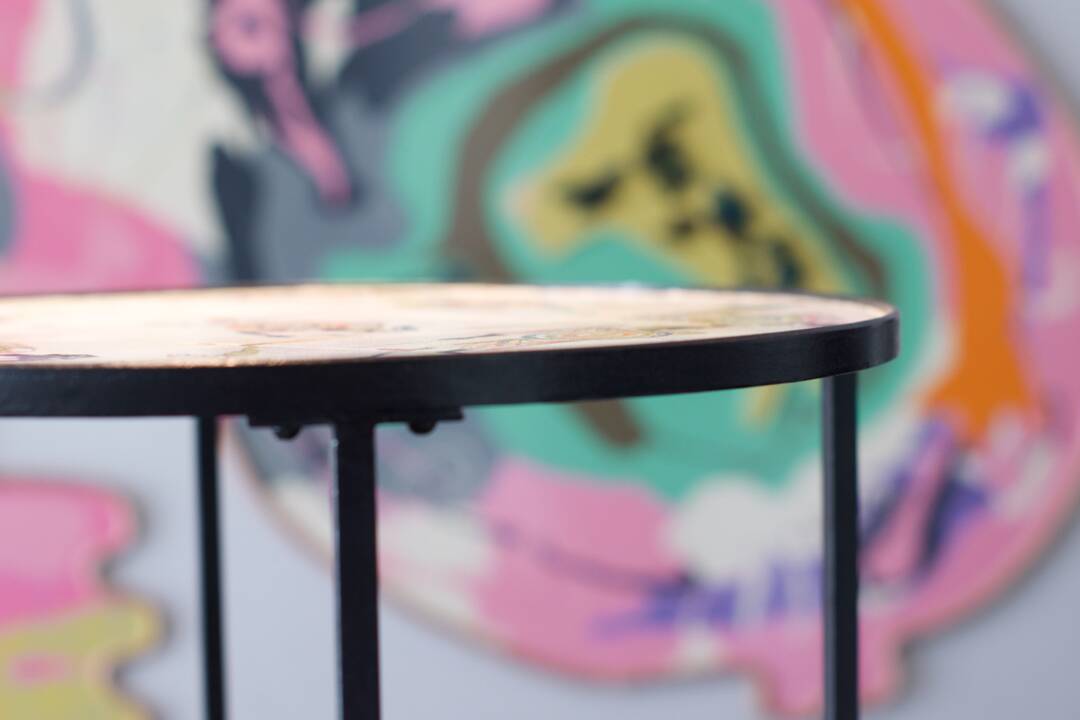 Table basse circulaire décor de guerriers - 1960 Roger Capron