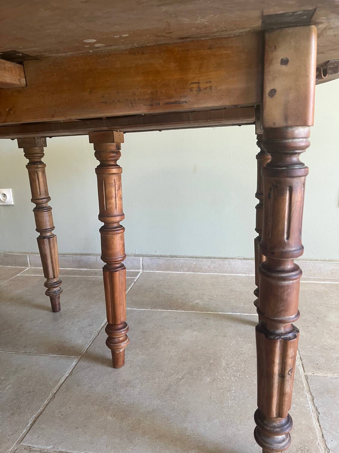 Folding table in walnut