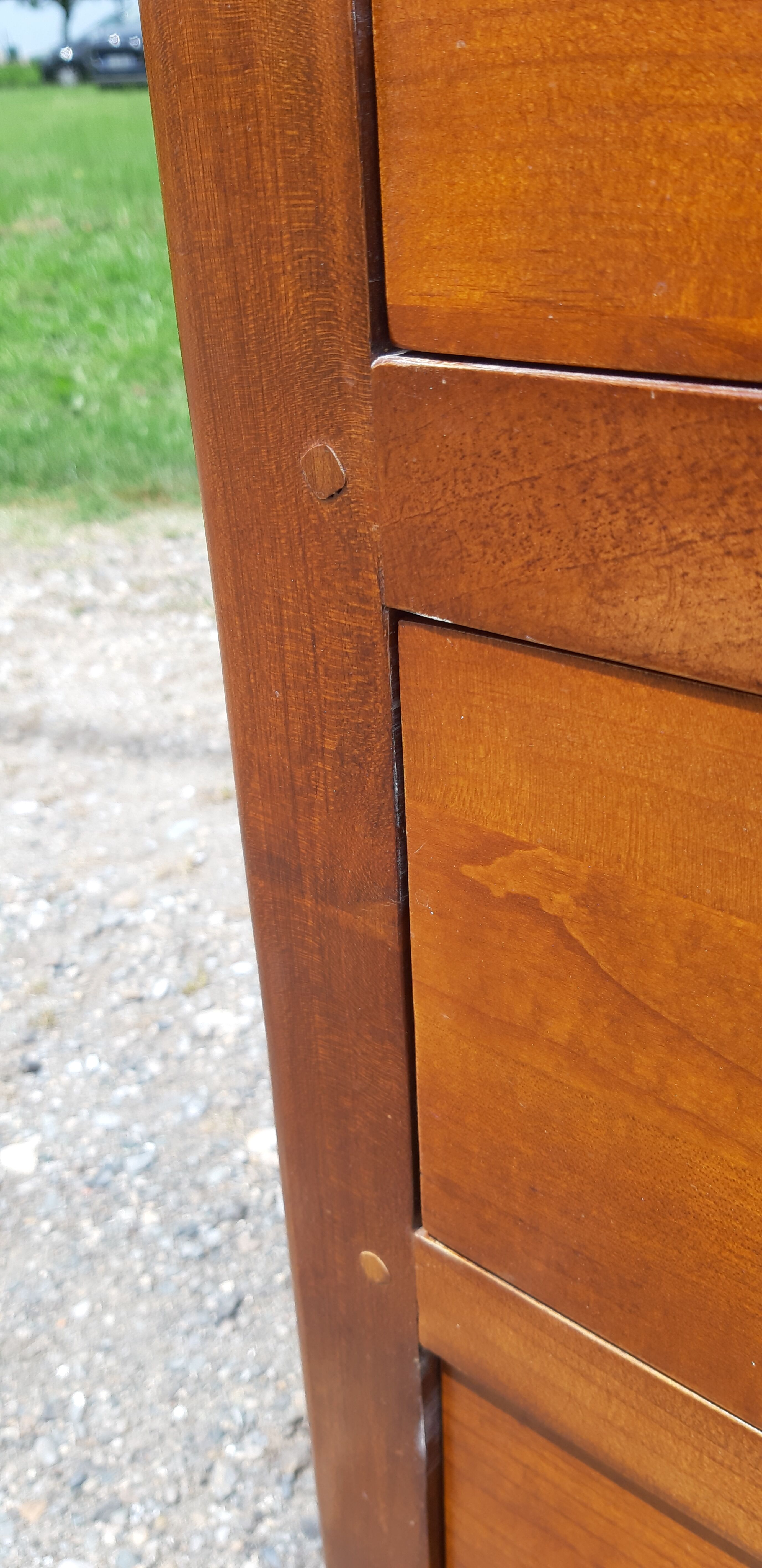 Cherry wood chest of drawers with 4 drawers