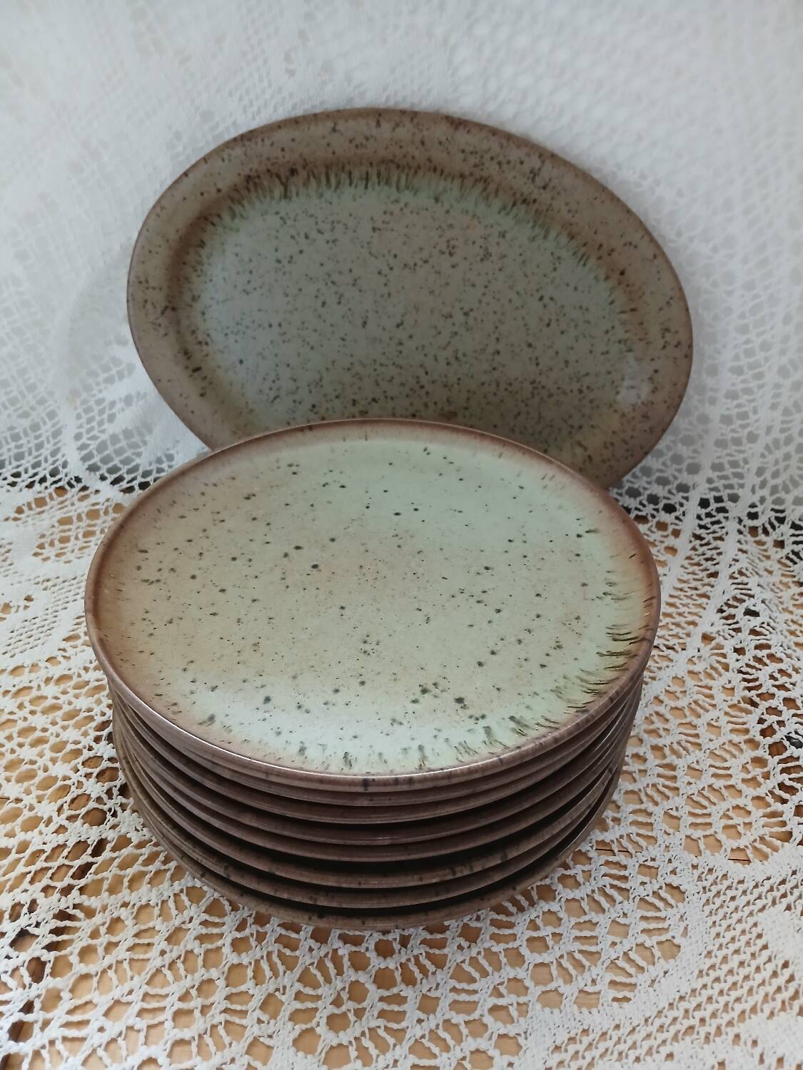 8 flat plates and 1 Vallauris dish