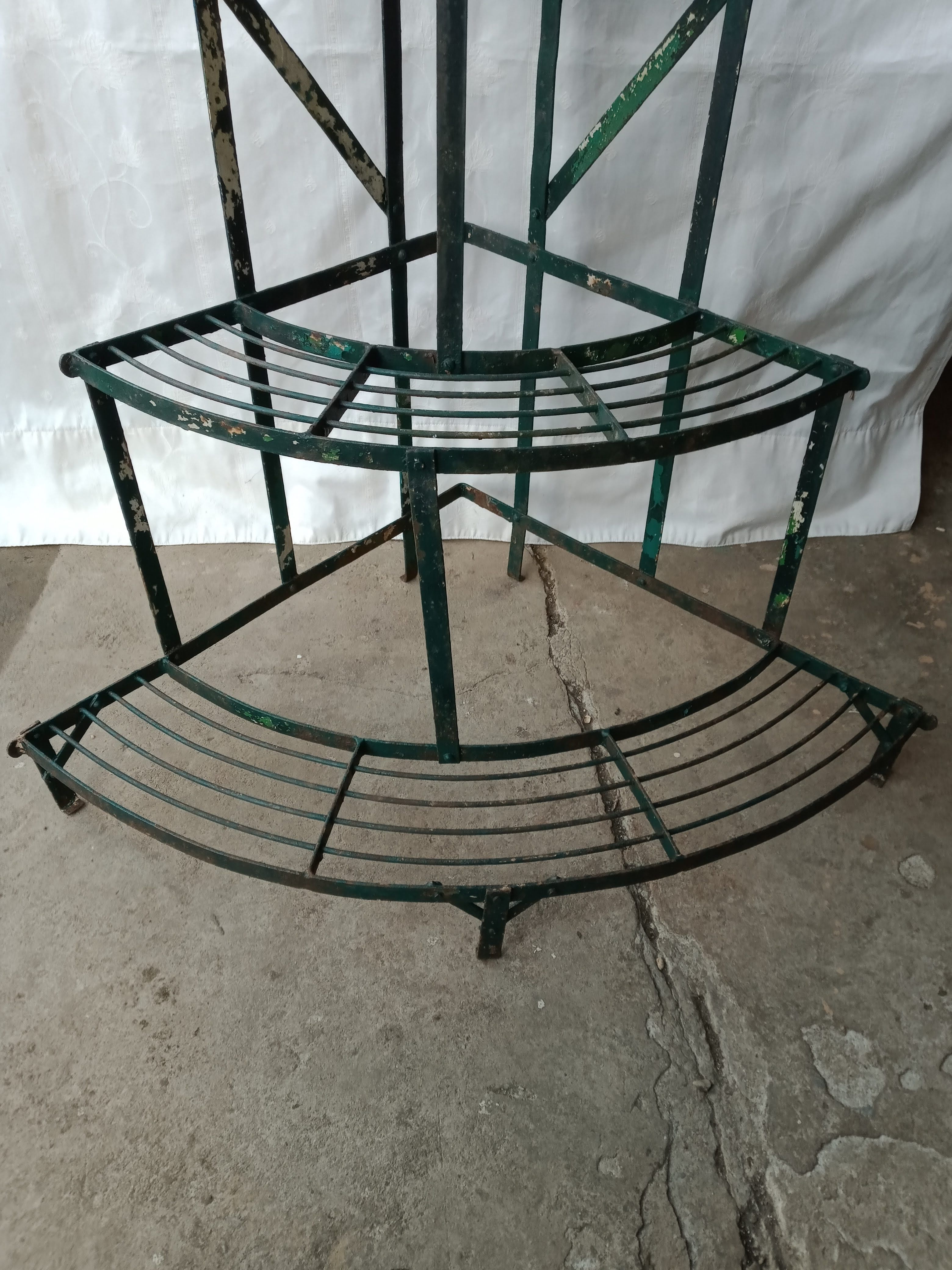 riveted metal corner pot holder