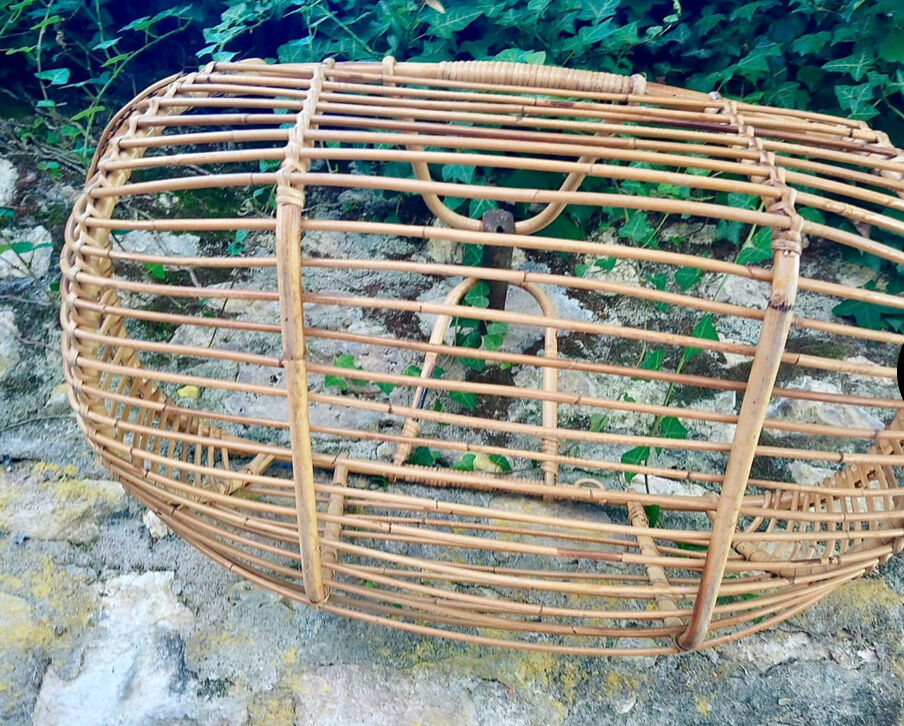 Vintage rattan couffin