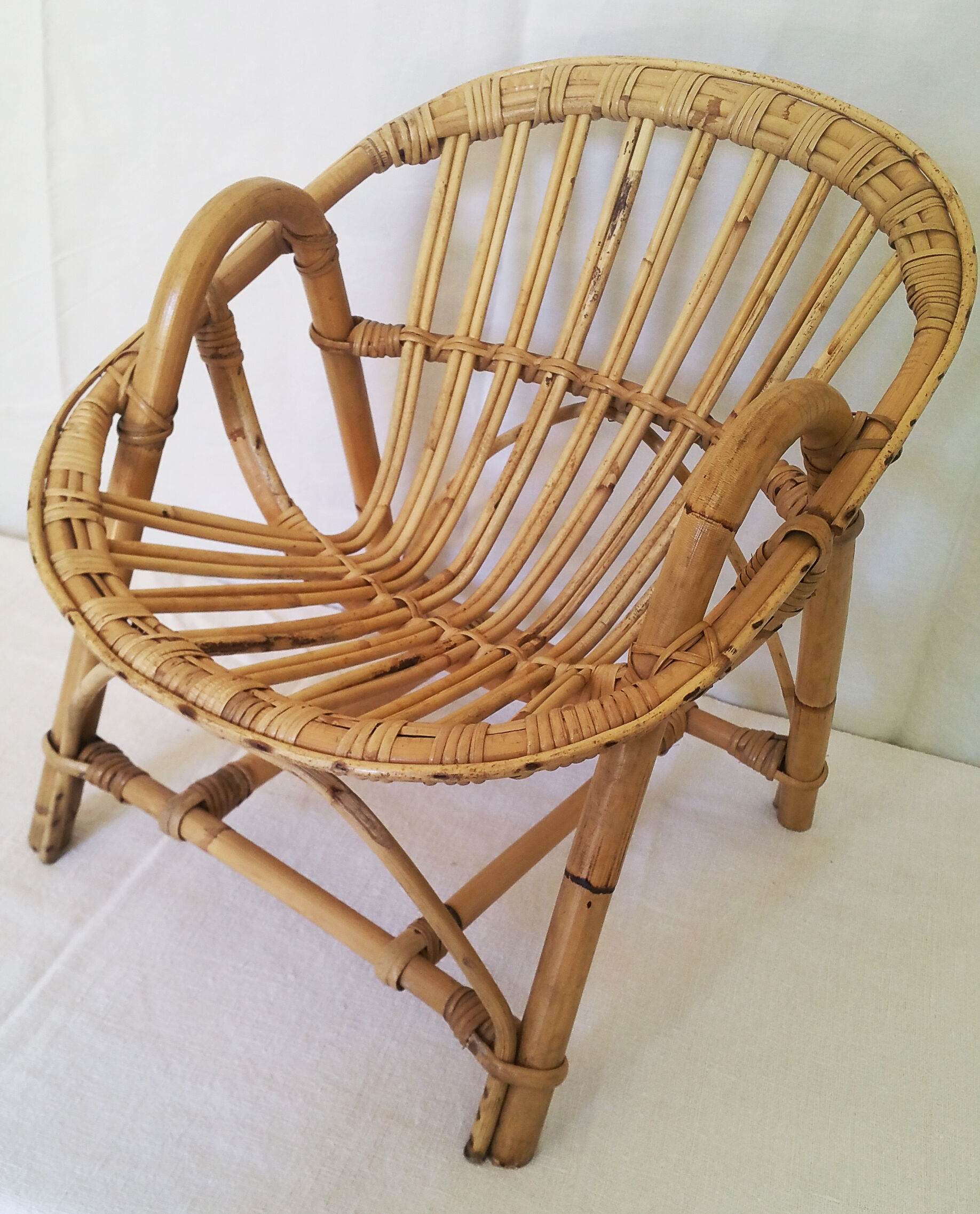 Pair of rattan "shell" armchairs for children