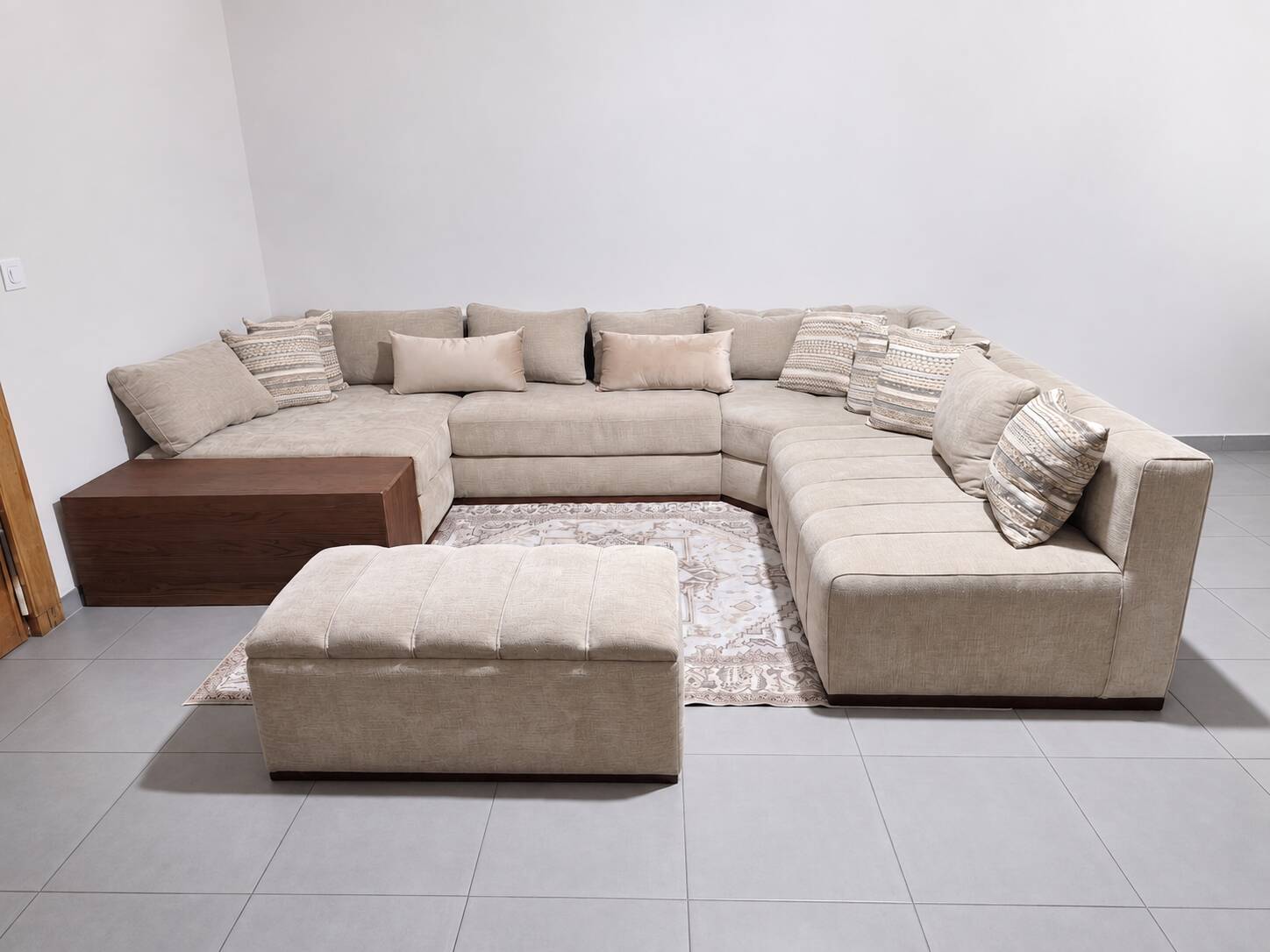 Custom XXL panoramic sofa - Solid walnut and premium fabric