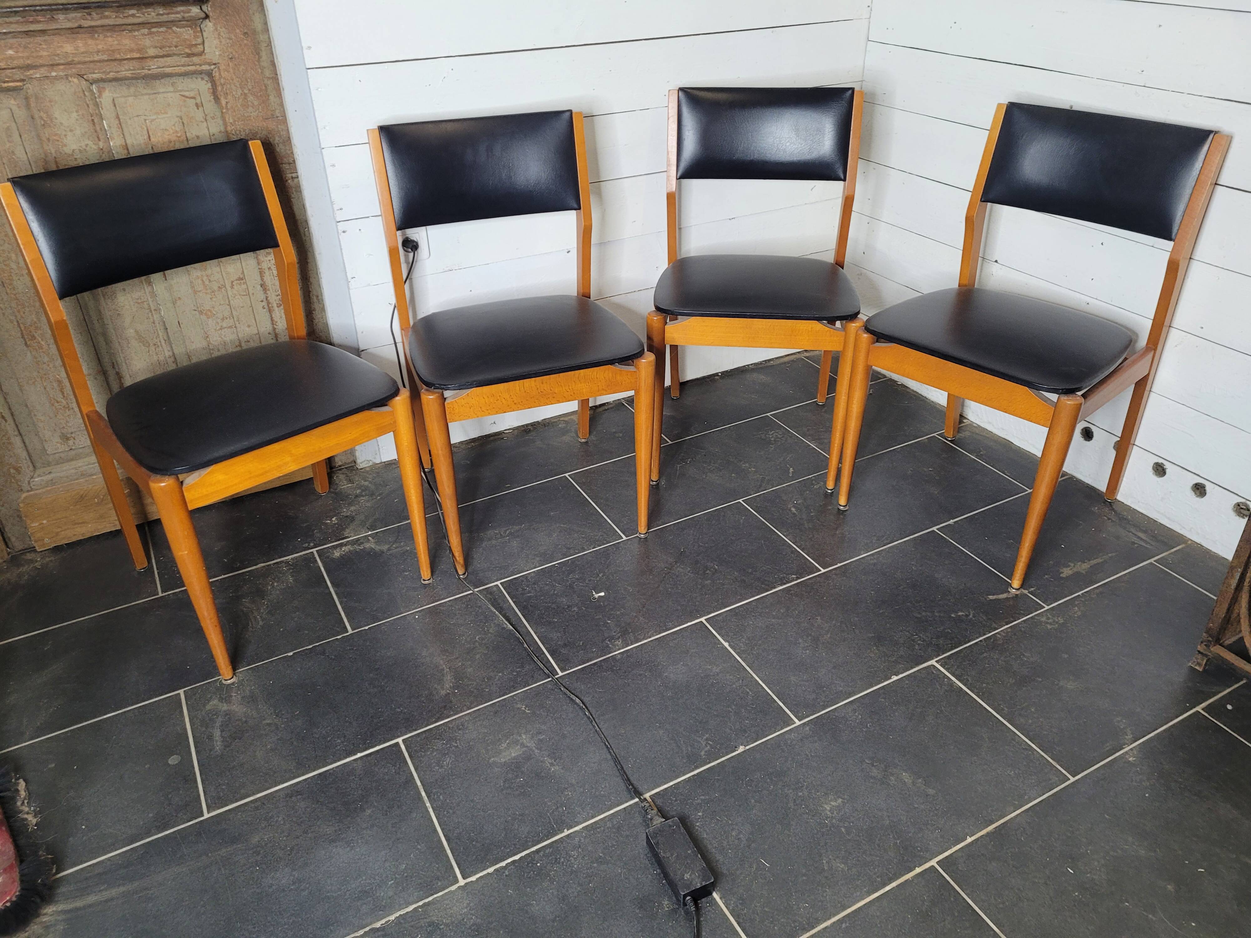 4 chaises scandinave des années 60