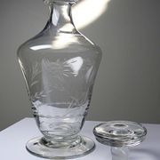 Small antique decanter in engraved Bohemian crystal, early 20th century.