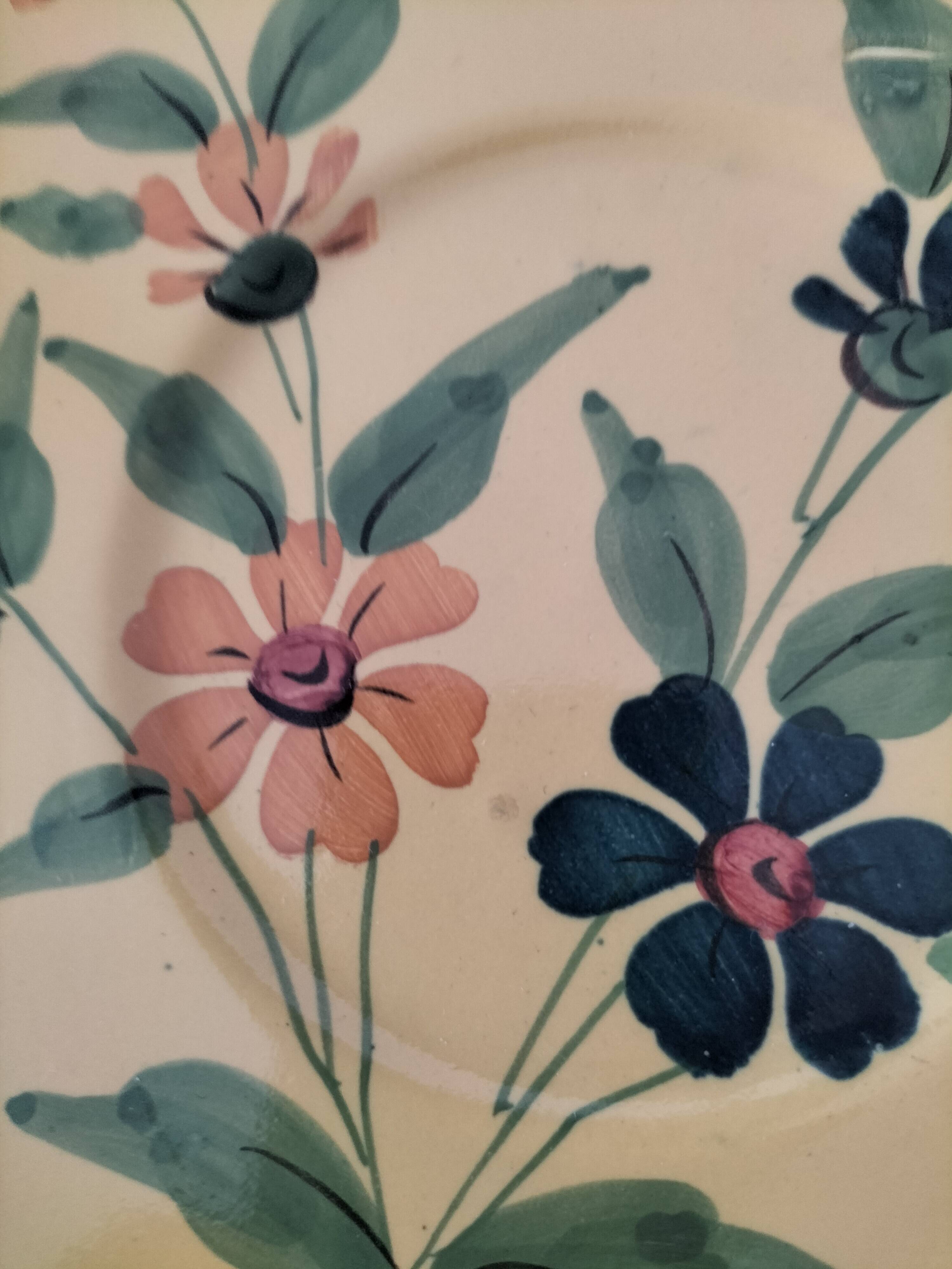 4 antique plates in hand-painted faience