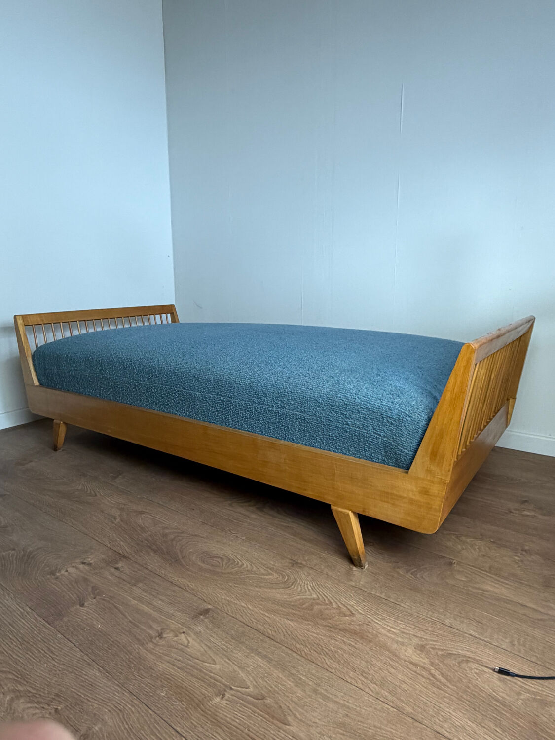 Vintage wooden bench / daybed
