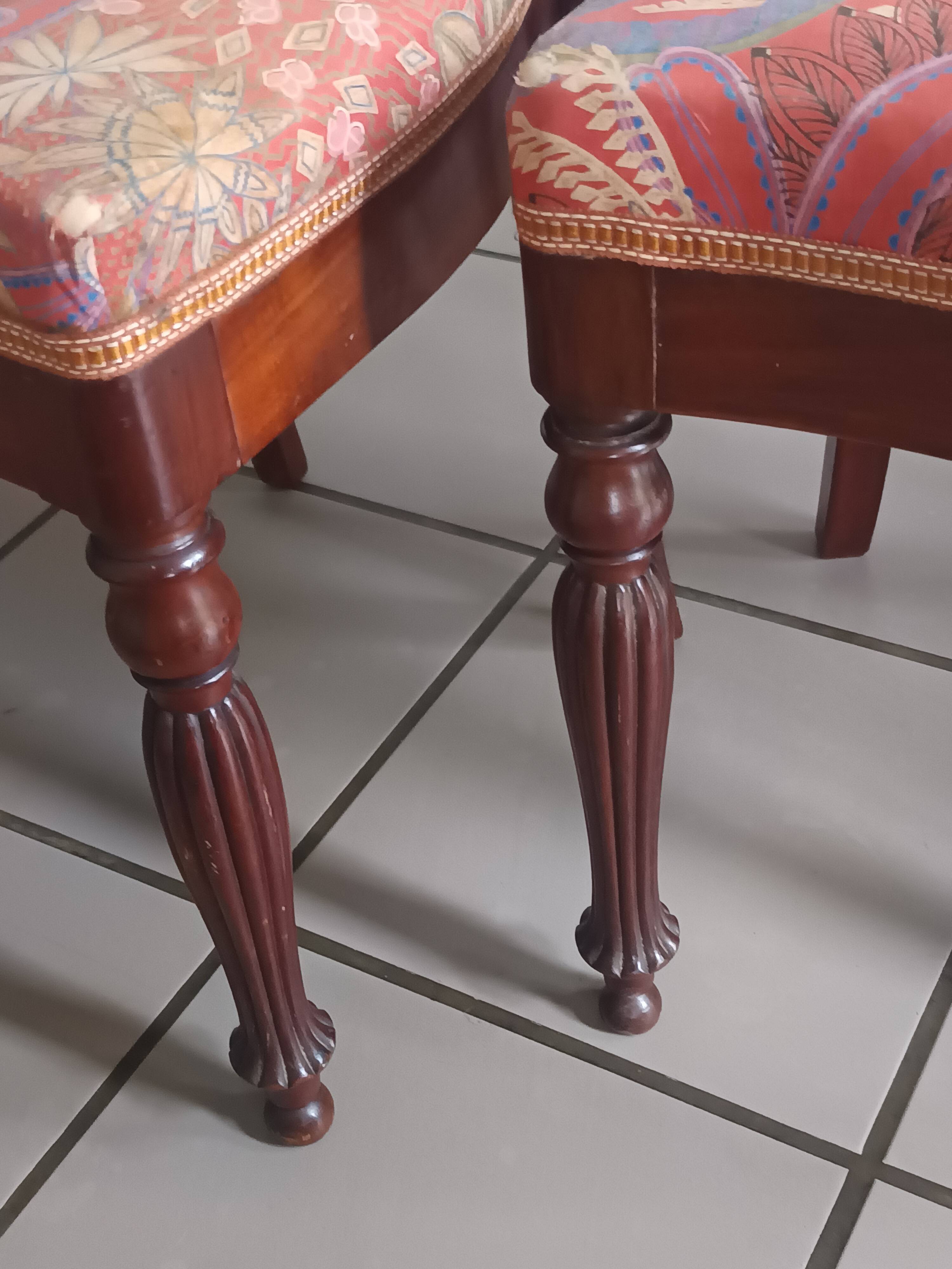 Set of 5 antique mahogany chairs in early 20th century Chippendale style.
