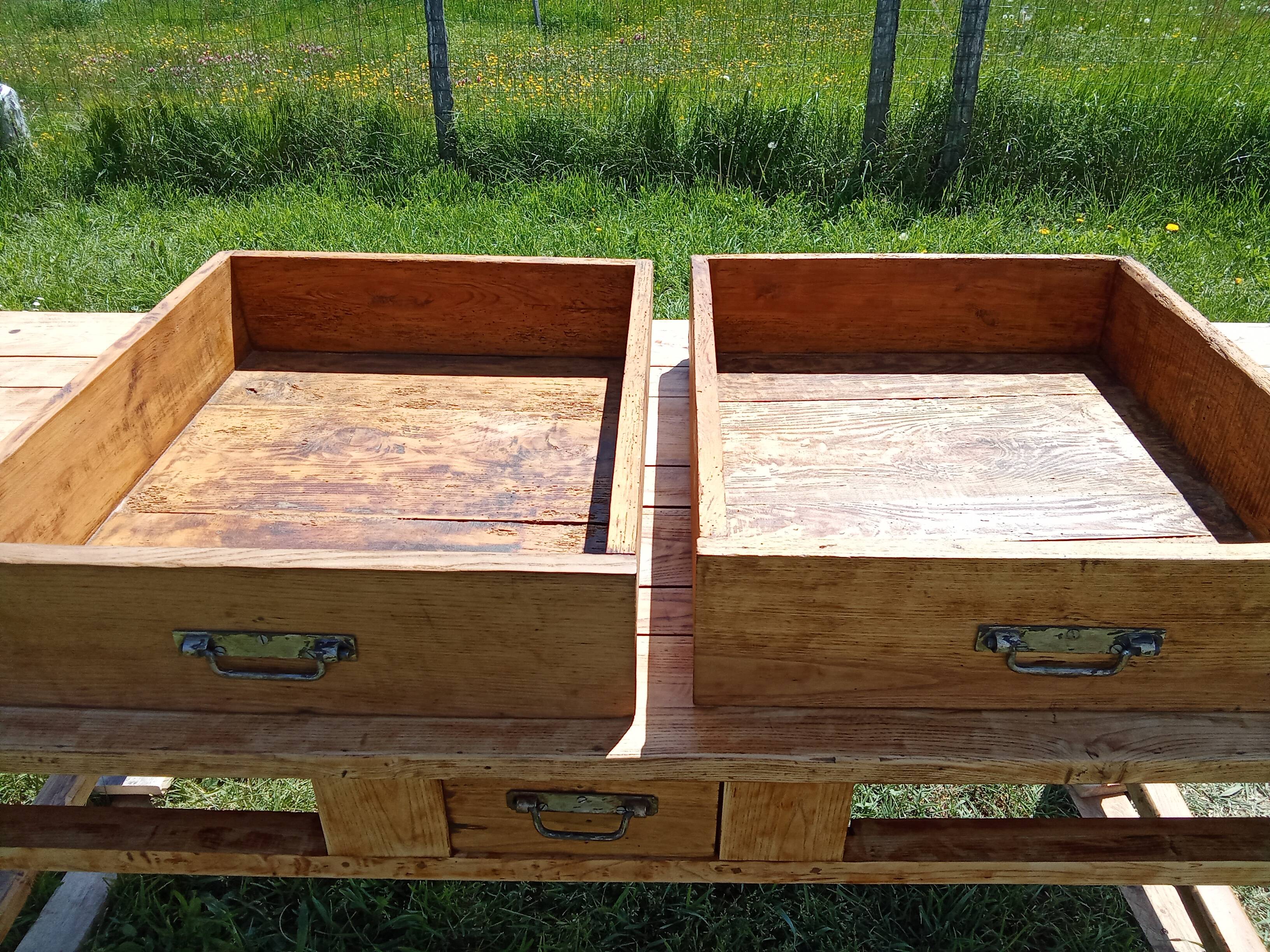 VERY OLD AUVERGNE FARM TABLE IN SOLID WOOD / 3 LARGE DRAWERS