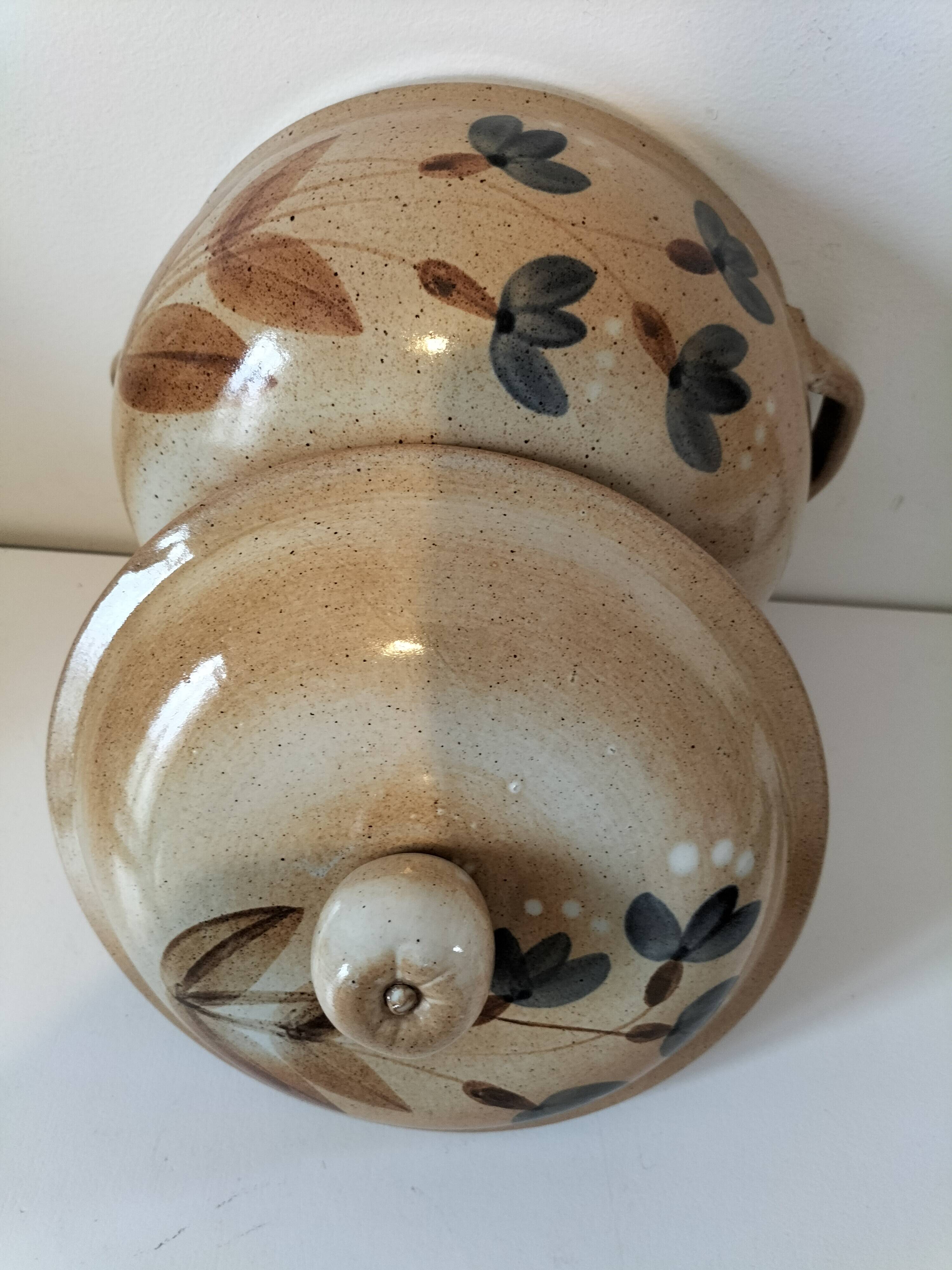 Vintage stoneware soup tureen from the Marais – rustic charm, cottagecore spirit.