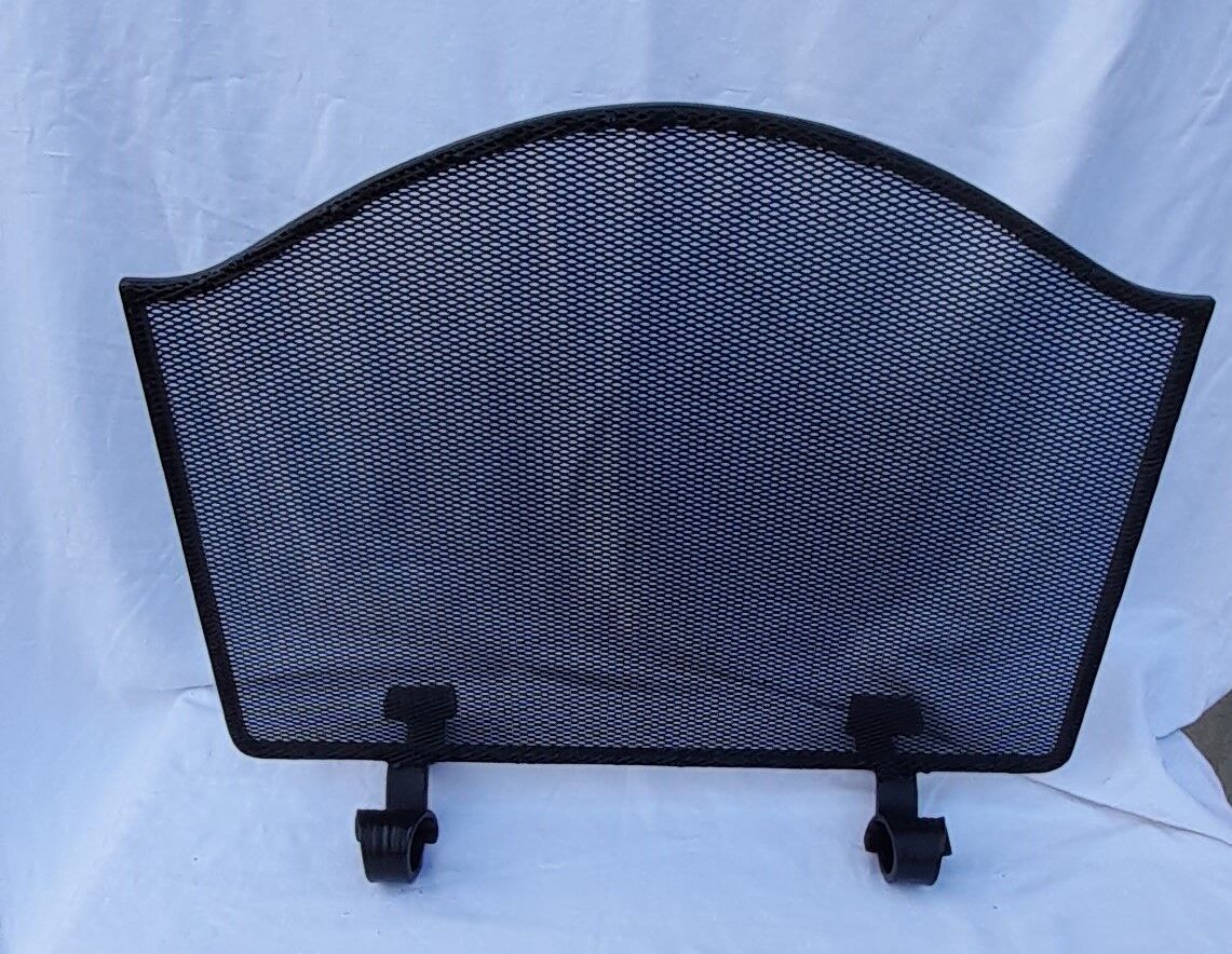 Black wire mesh iron screen