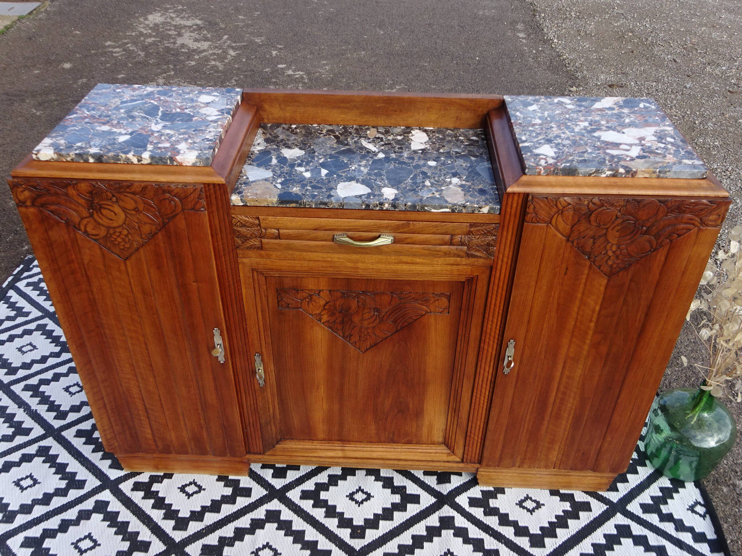 Buffet Art Déco en noyer avec marbres et guérites