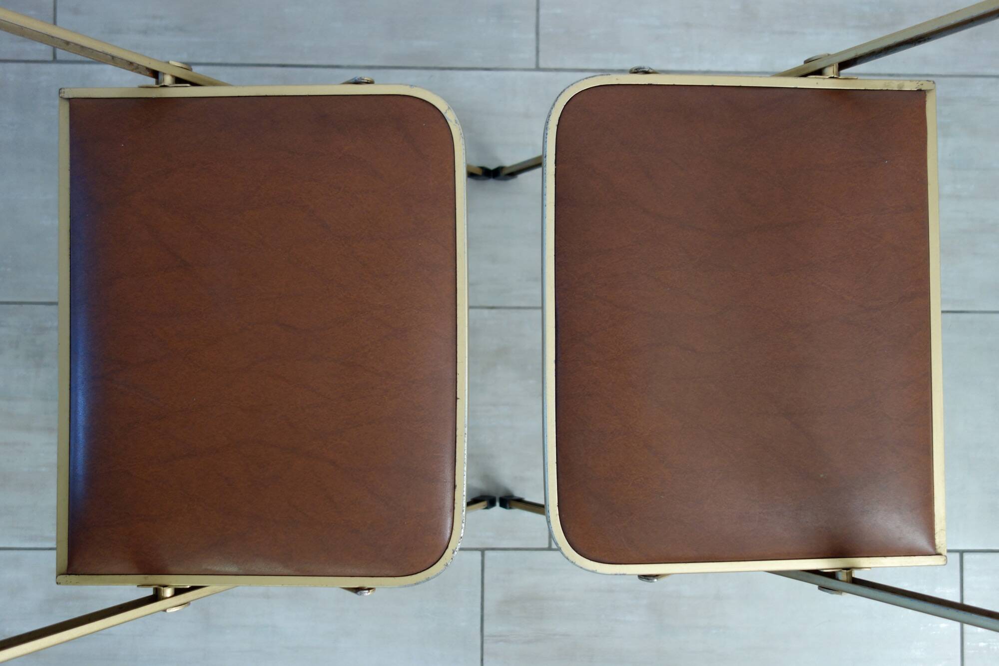 2 golden metal chairs with faux leather in the 60s/70s Opera style.