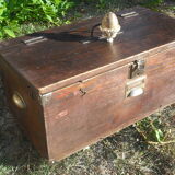 Chest on wheels 19th