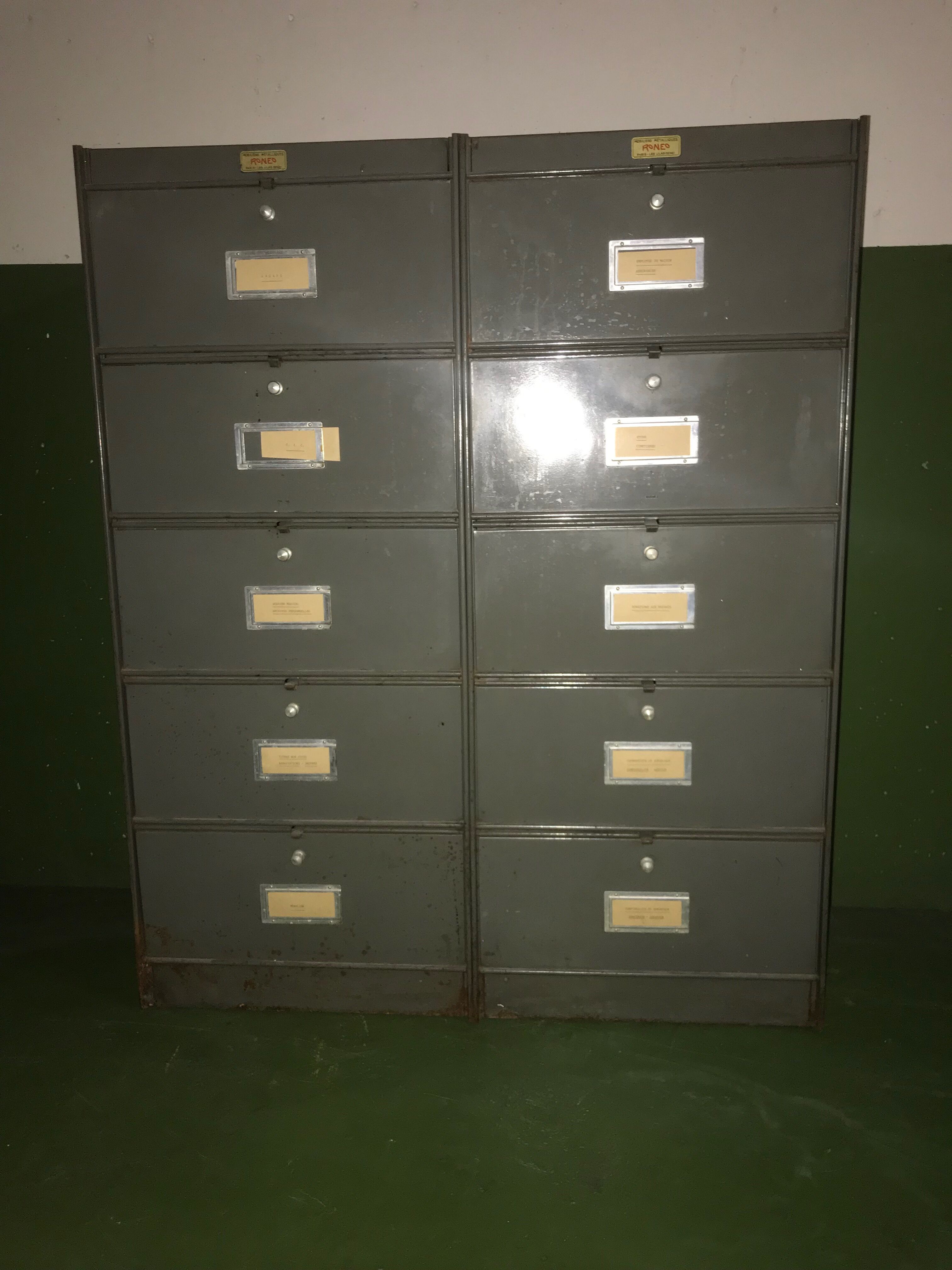 Metal clamshell furniture