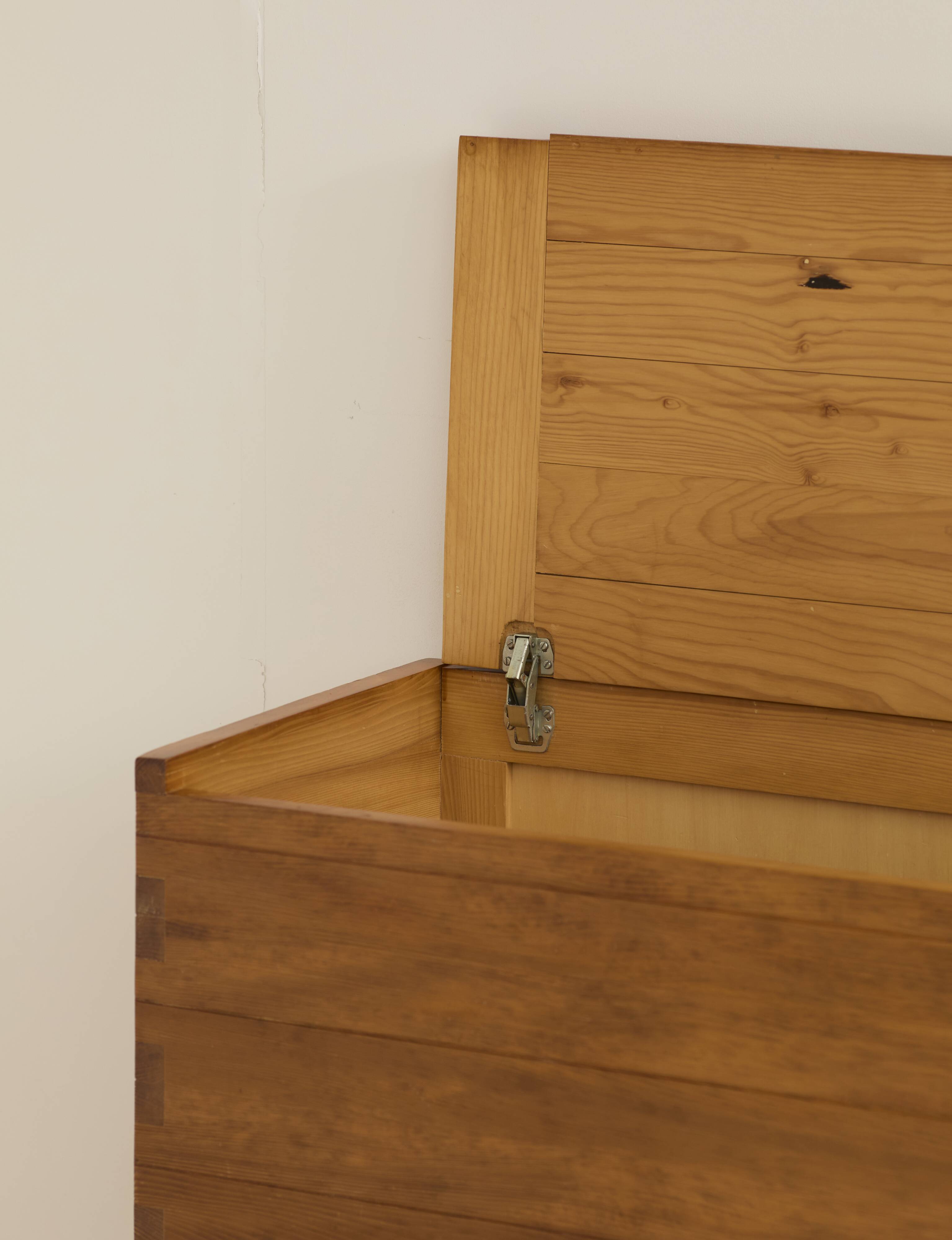 Large chest Maison Regain in solid pine Vintage Circa 1975