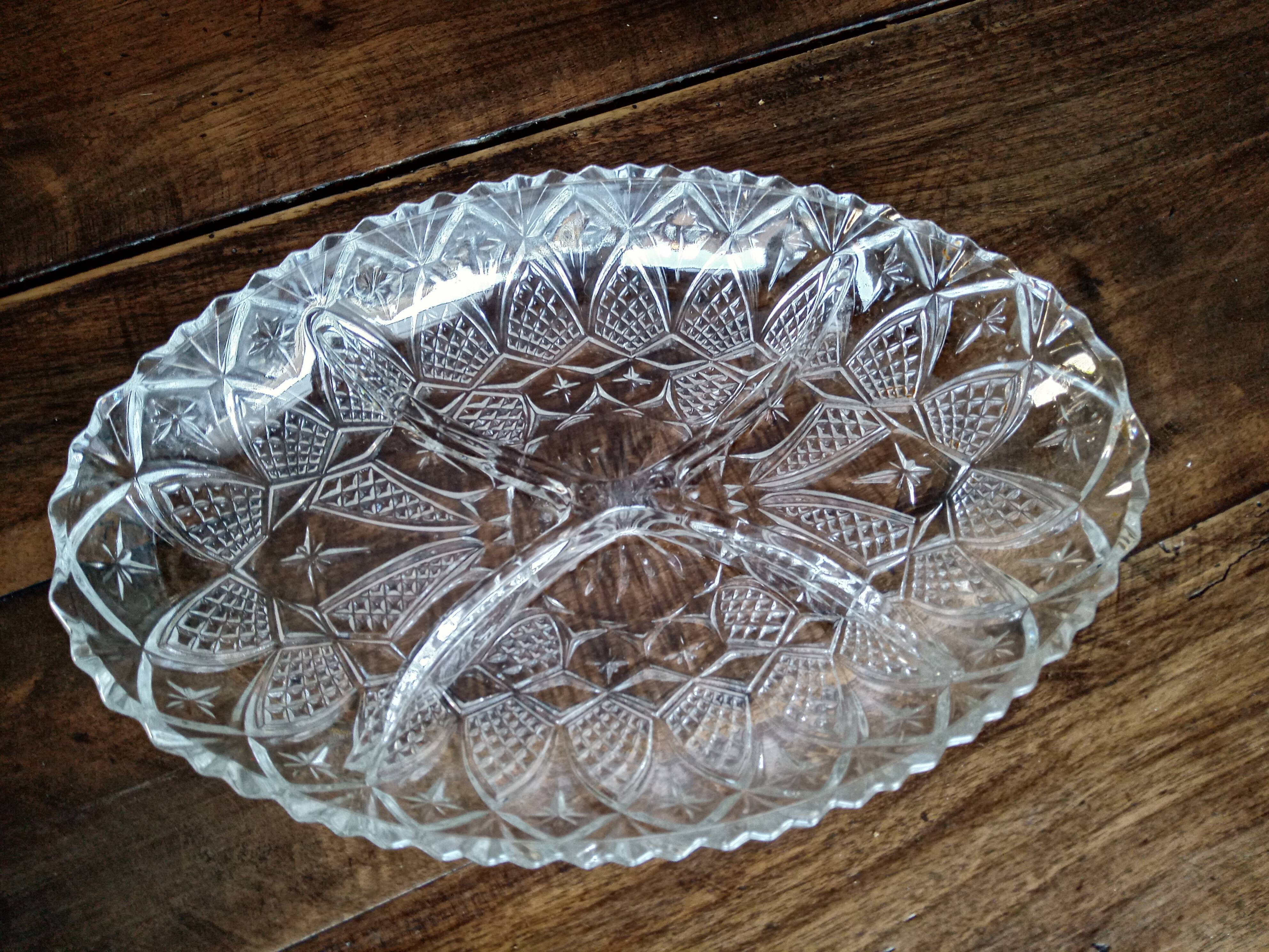 Vintage 4-compartment chiseled glass aperitif dish