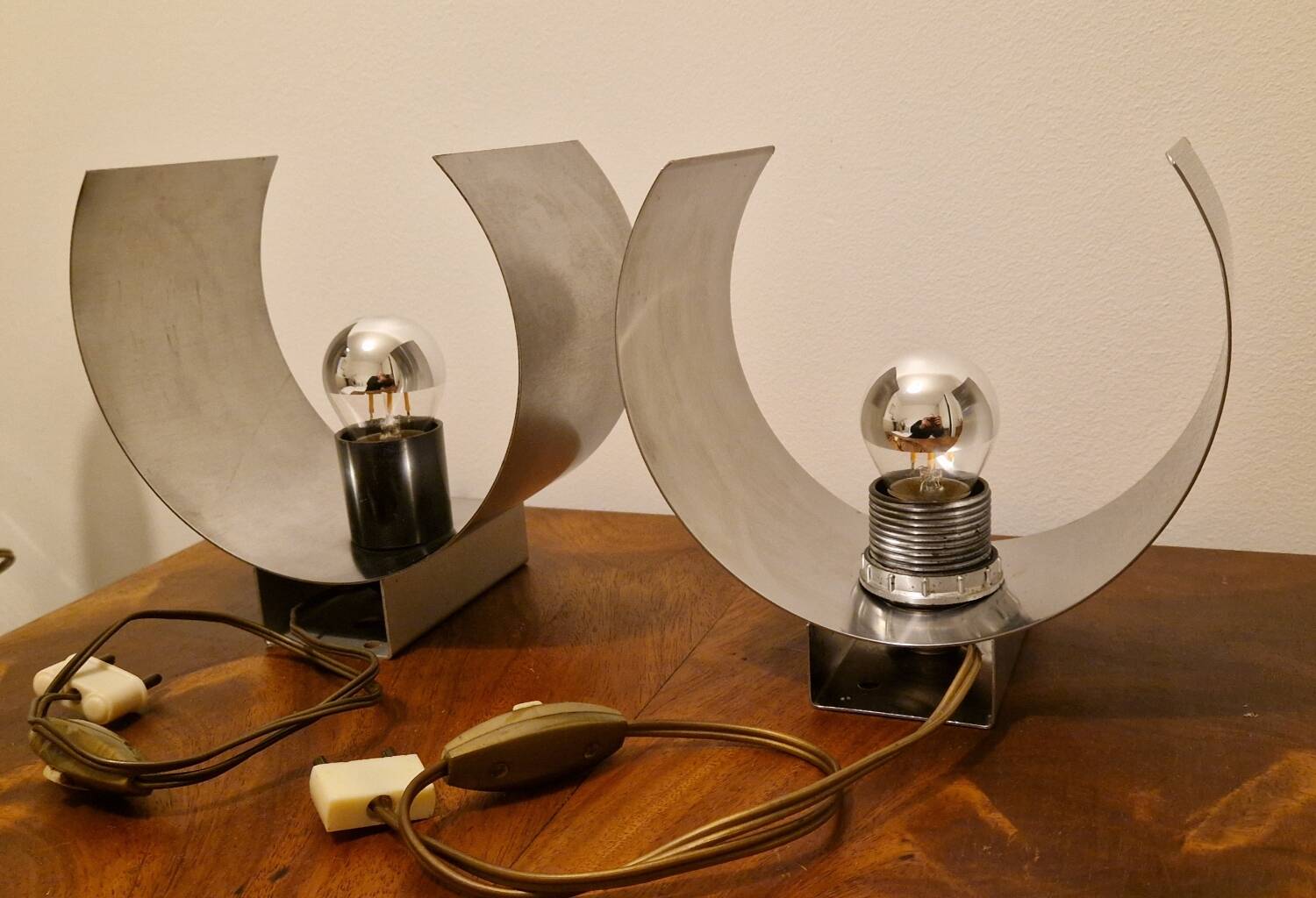 Pair of sculptural lamps in brushed metal – Design by Philippe Rogier